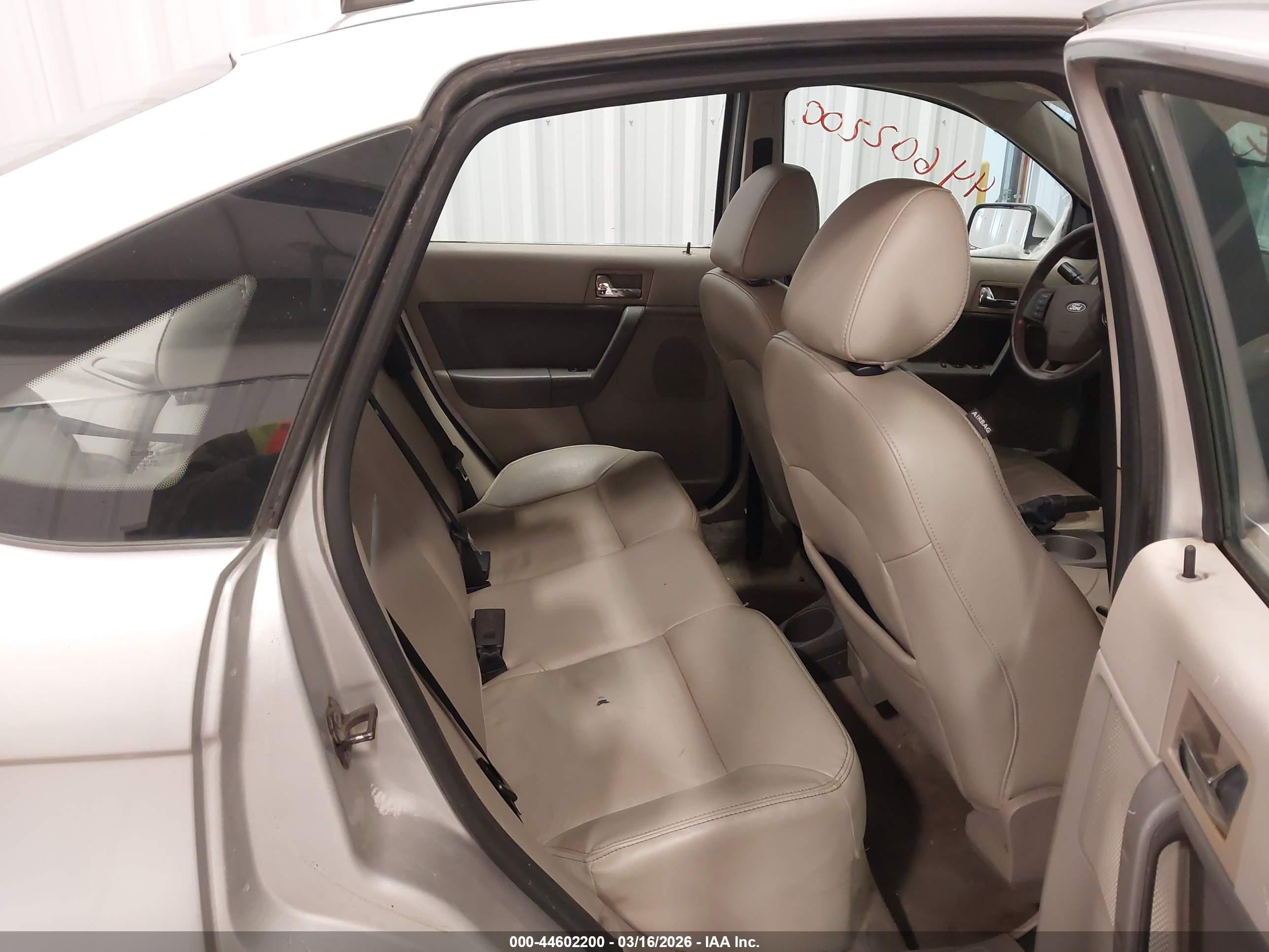 2011 Ford Focus Ses Silver vin: 1FAHP3GN4BW149471