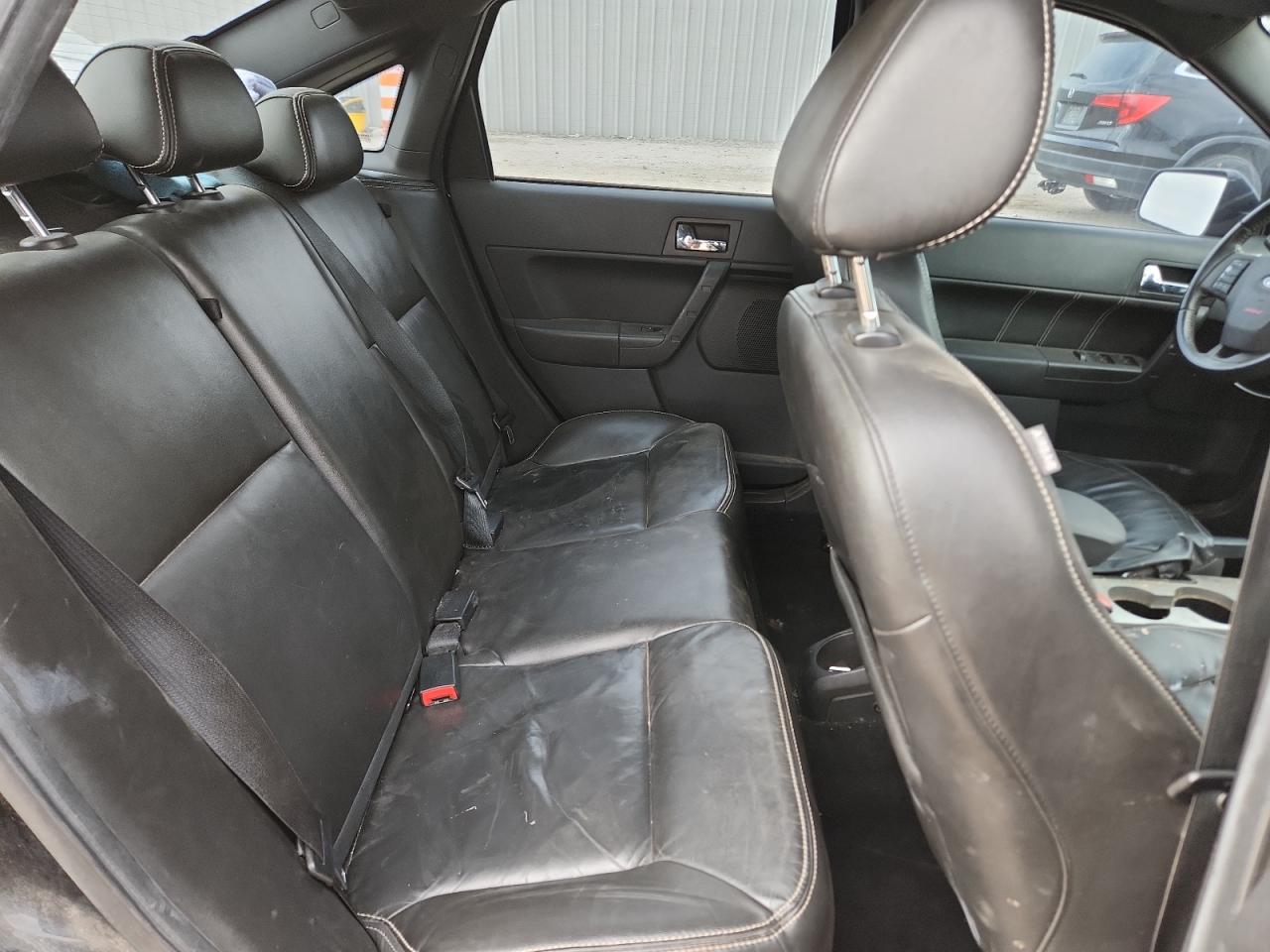 2010 Ford Focus Black vin: 1FAHP3GN6AW157652