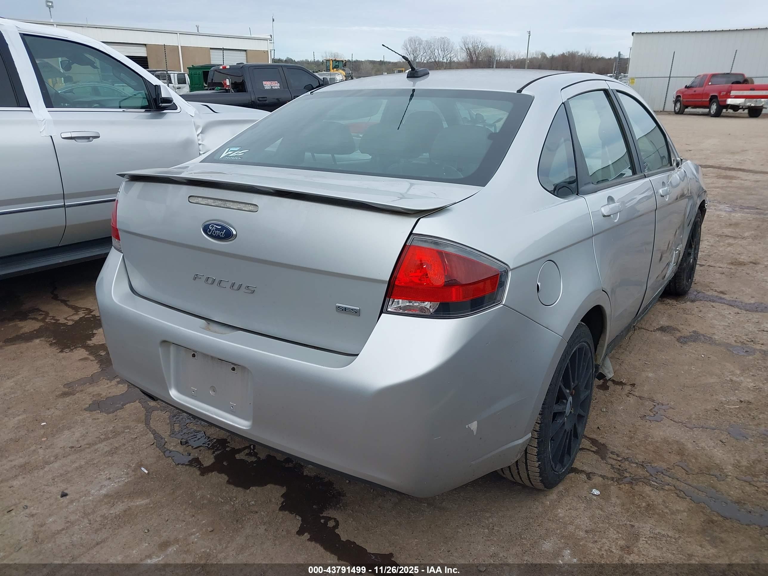 2010 Ford Focus Ses Silver vin: 1FAHP3GN6AW176041