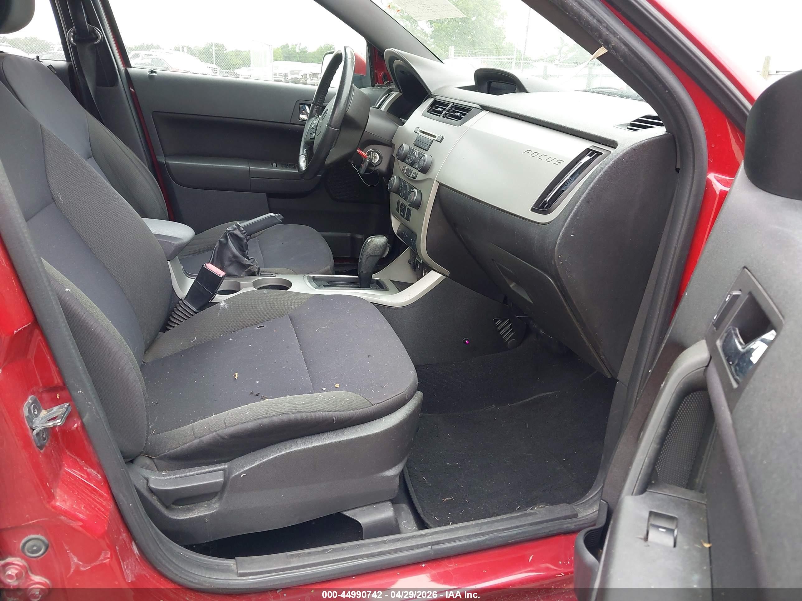 2011 Ford Focus Ses Red vin: 1FAHP3GN6BW184190
