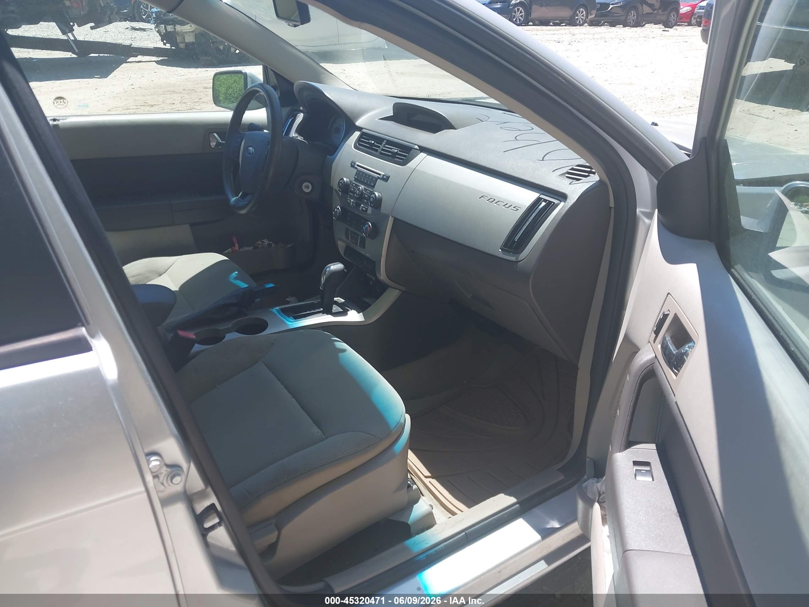 2010 Ford Focus Ses Silver vin: 1FAHP3GN7AW184858