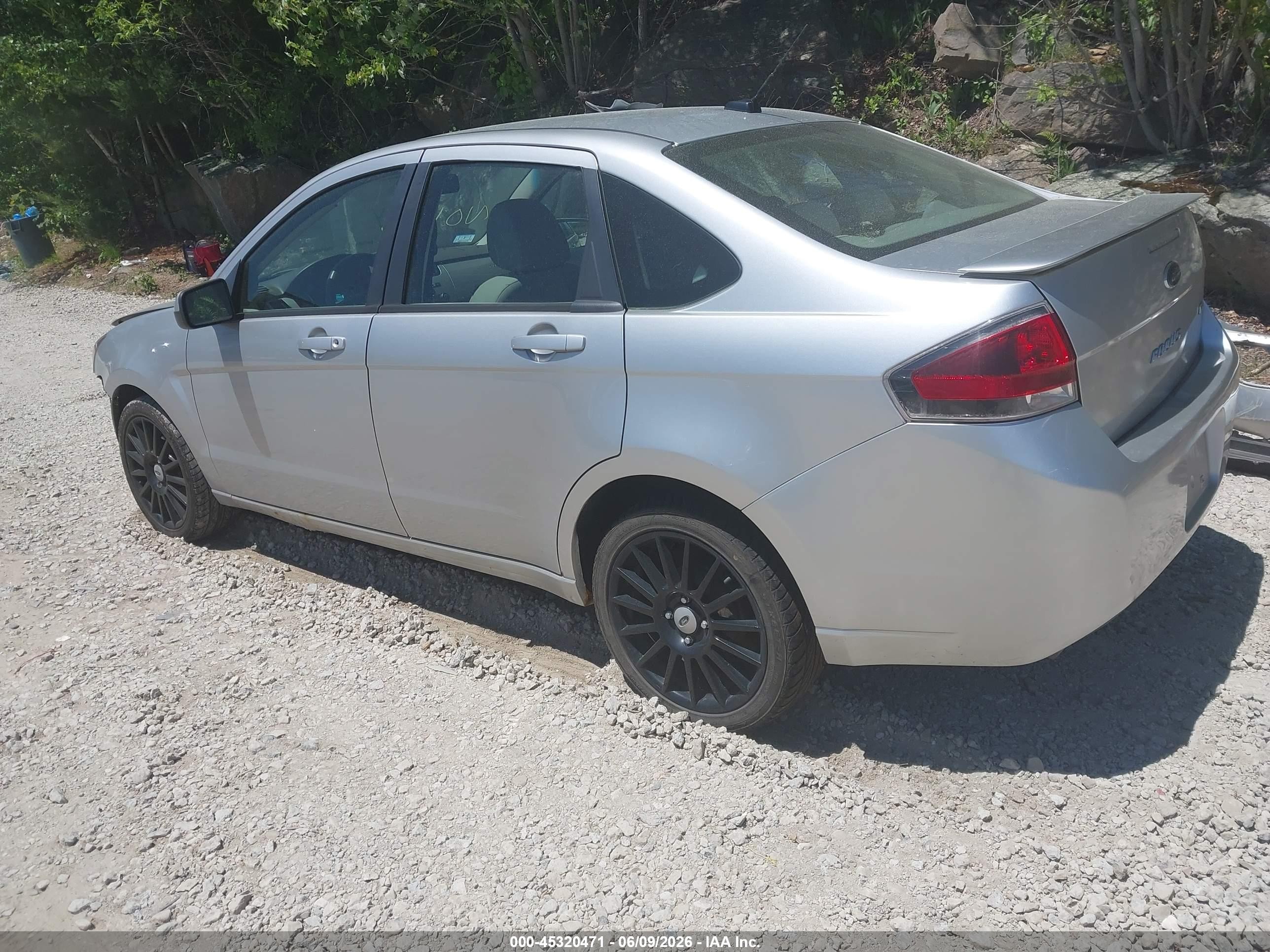 2010 Ford Focus Ses Silver vin: 1FAHP3GN7AW184858
