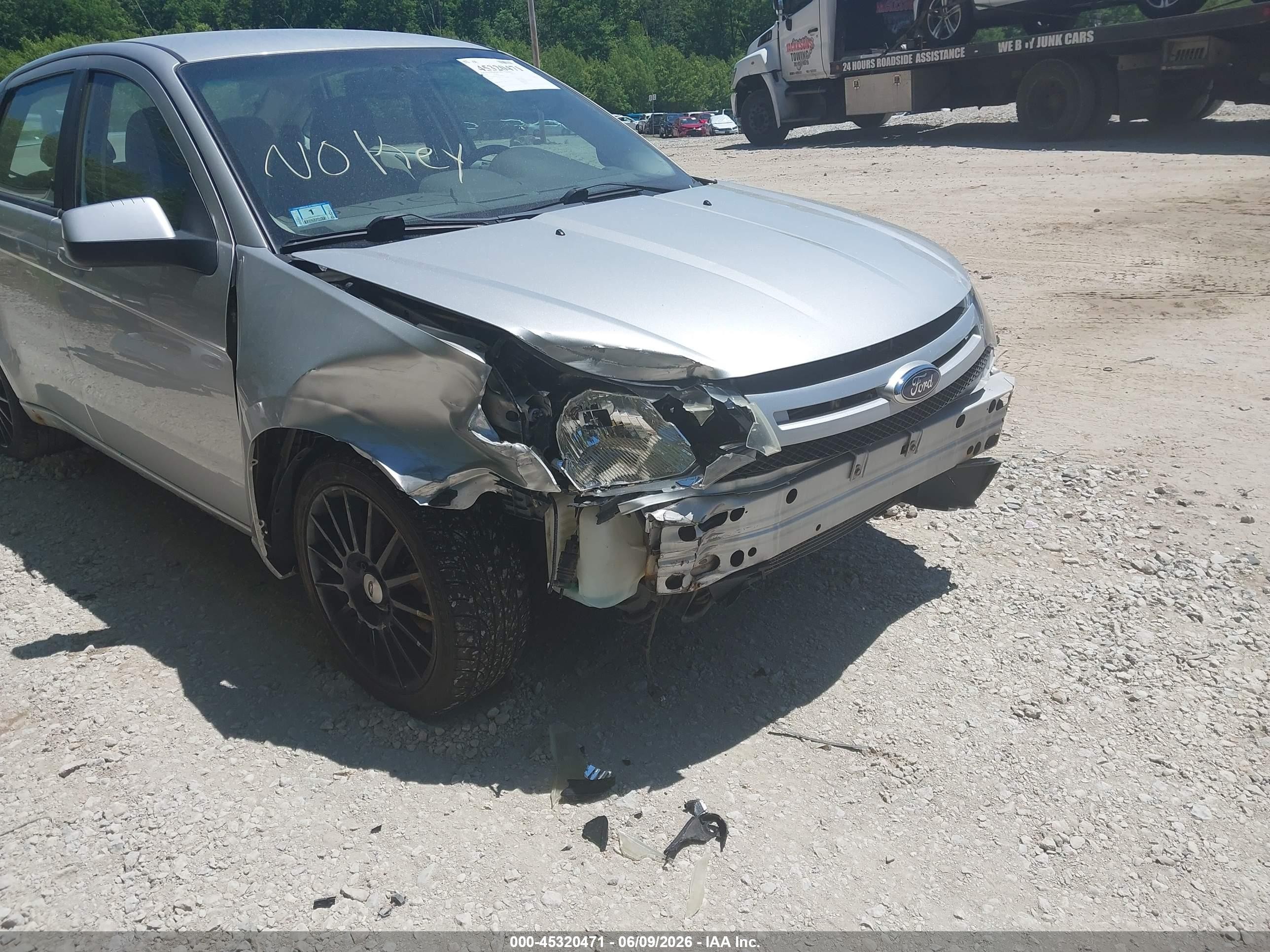 2010 Ford Focus Ses Silver vin: 1FAHP3GN7AW184858