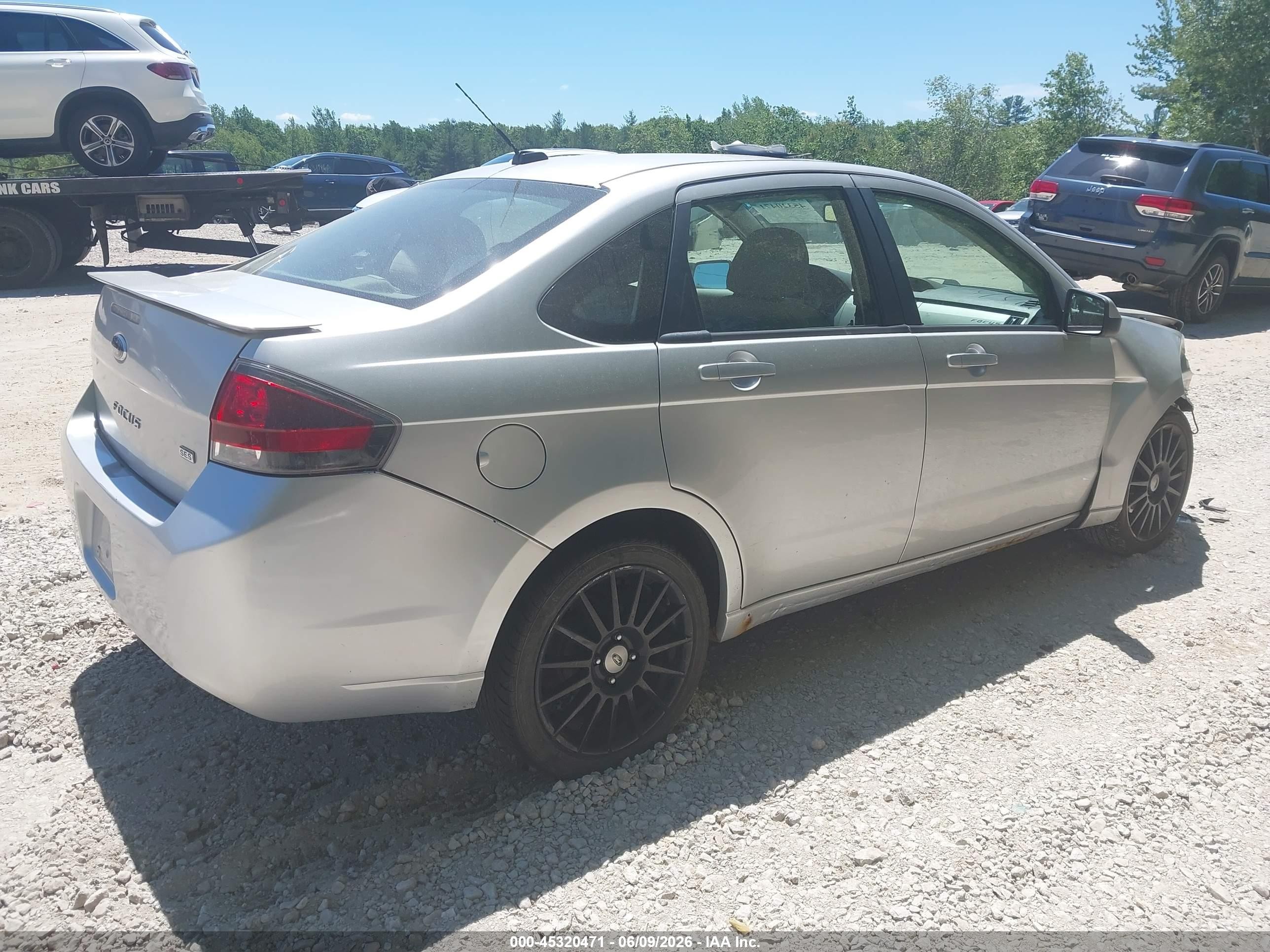 2010 Ford Focus Ses Silver vin: 1FAHP3GN7AW184858