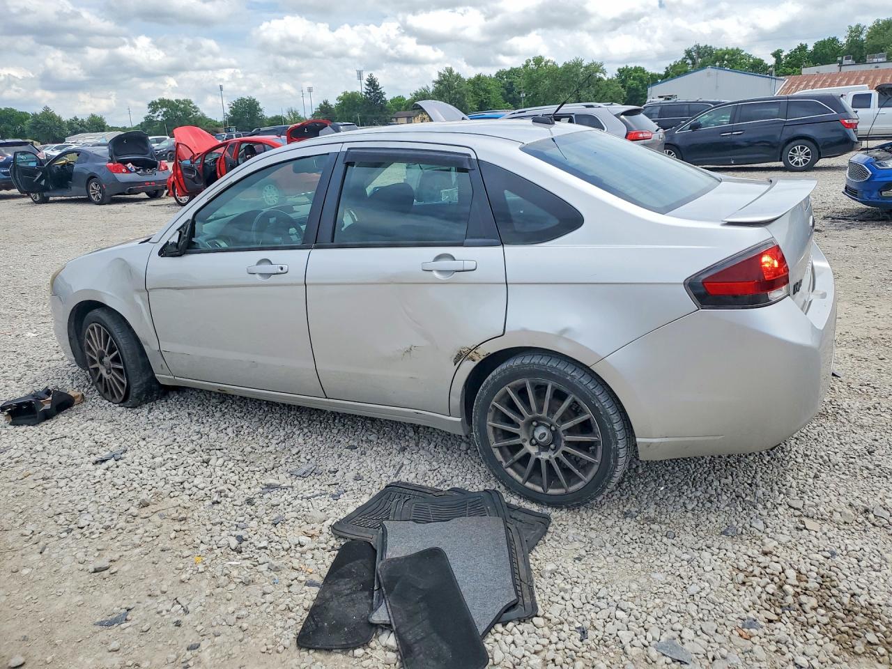 2010 Ford Focus Ses Silver vin: 1FAHP3GN9AW197403
