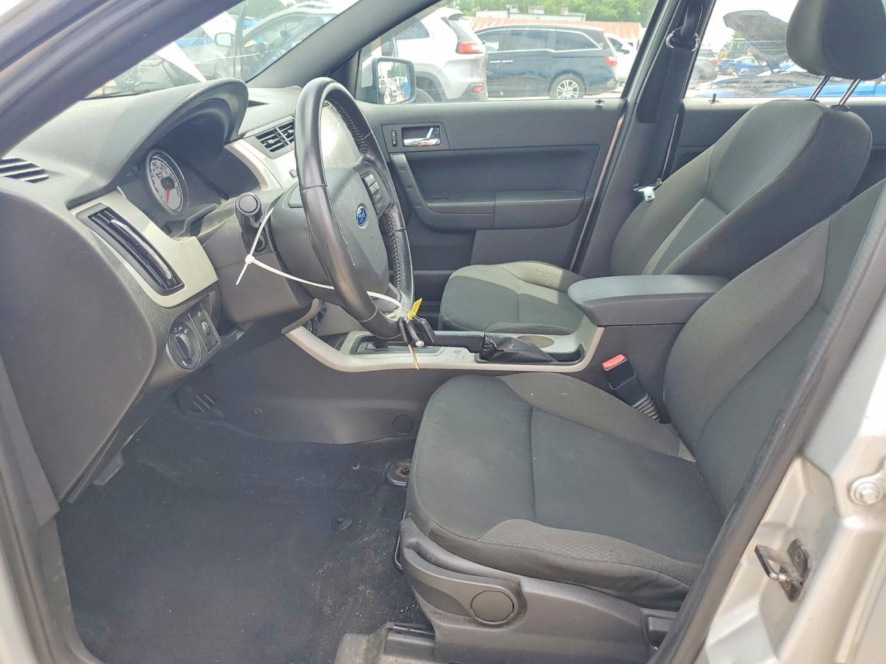 2010 Ford Focus Ses Silver vin: 1FAHP3GN9AW197403