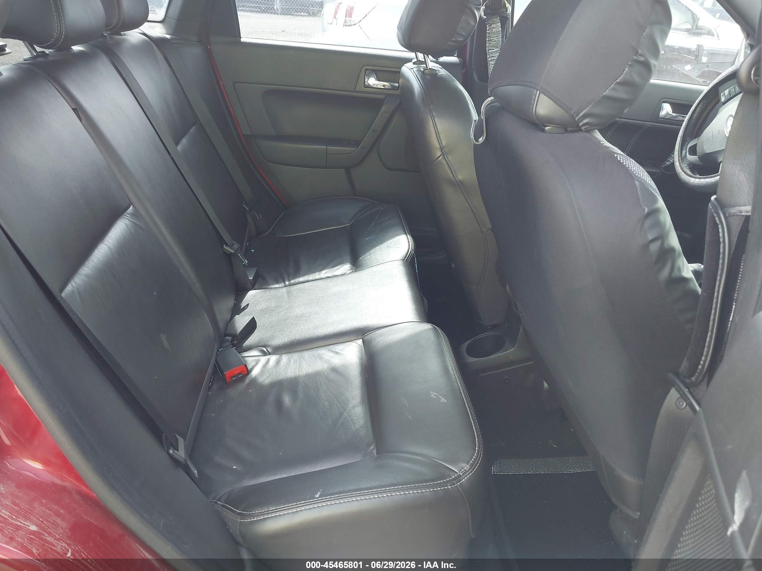 2011 Ford Focus Ses Red vin: 1FAHP3GN9BW148462