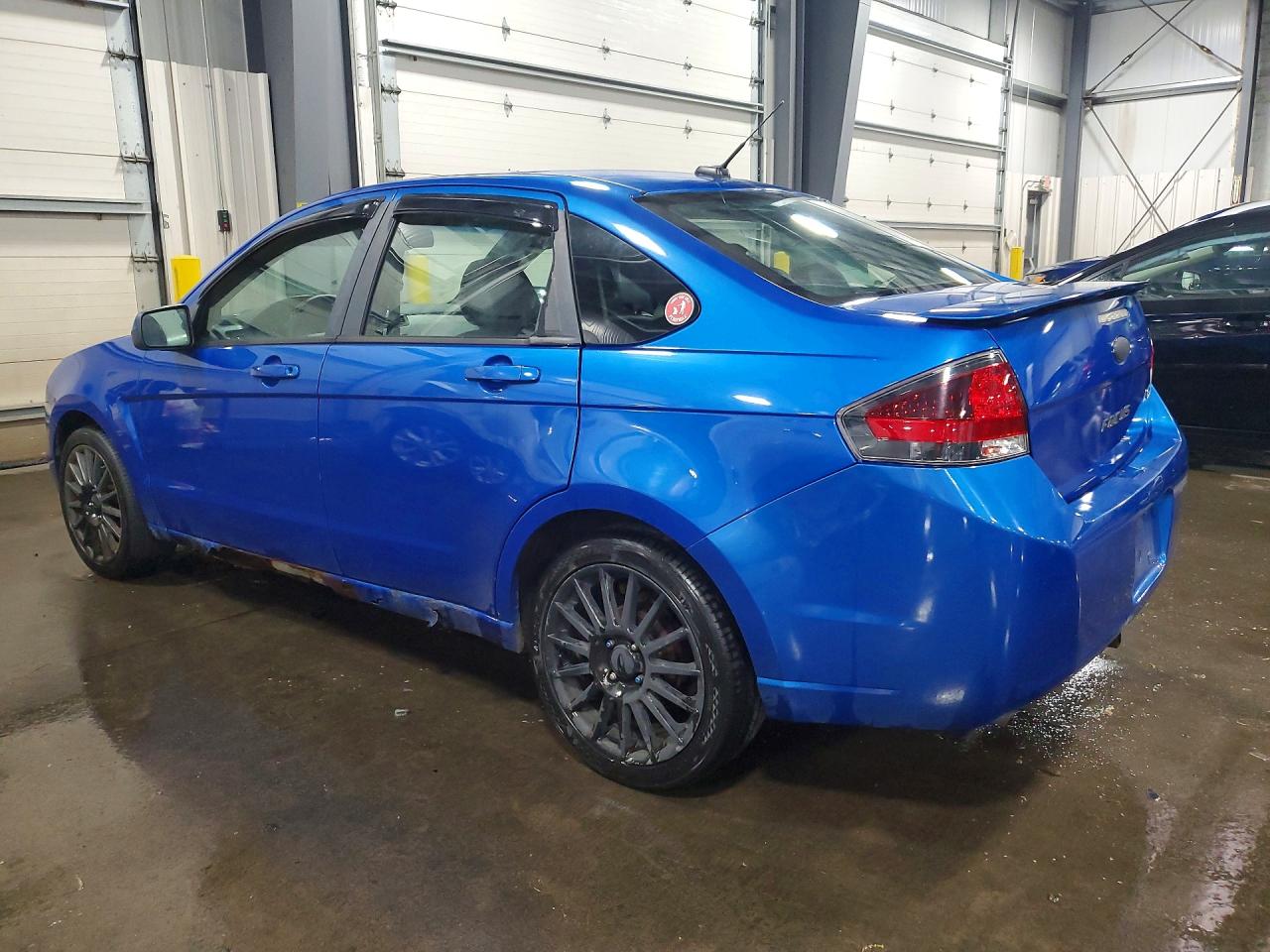 2011 Ford Focus Ses Blue vin: 1FAHP3GN9BW180618