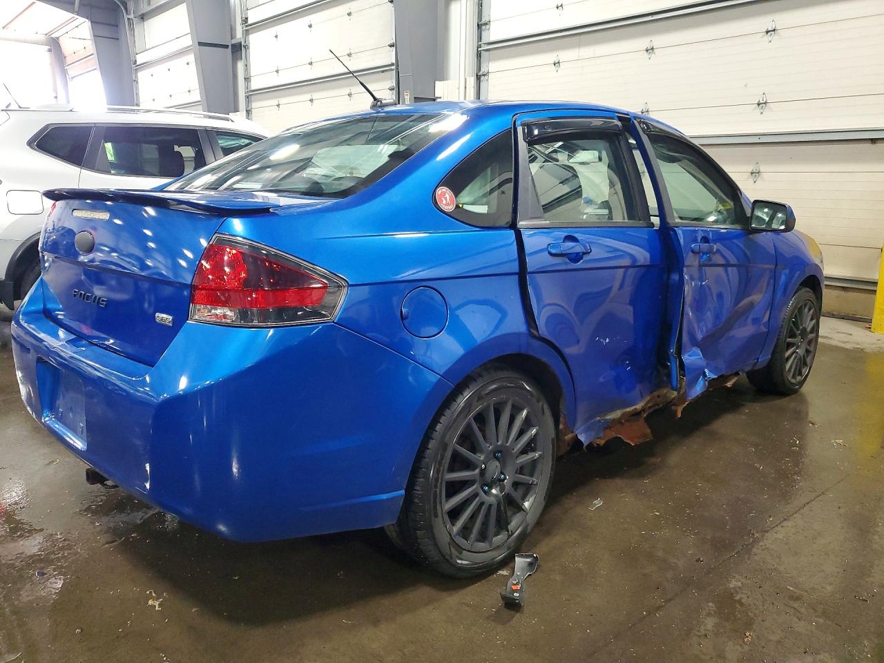 2011 Ford Focus Ses Blue vin: 1FAHP3GN9BW180618