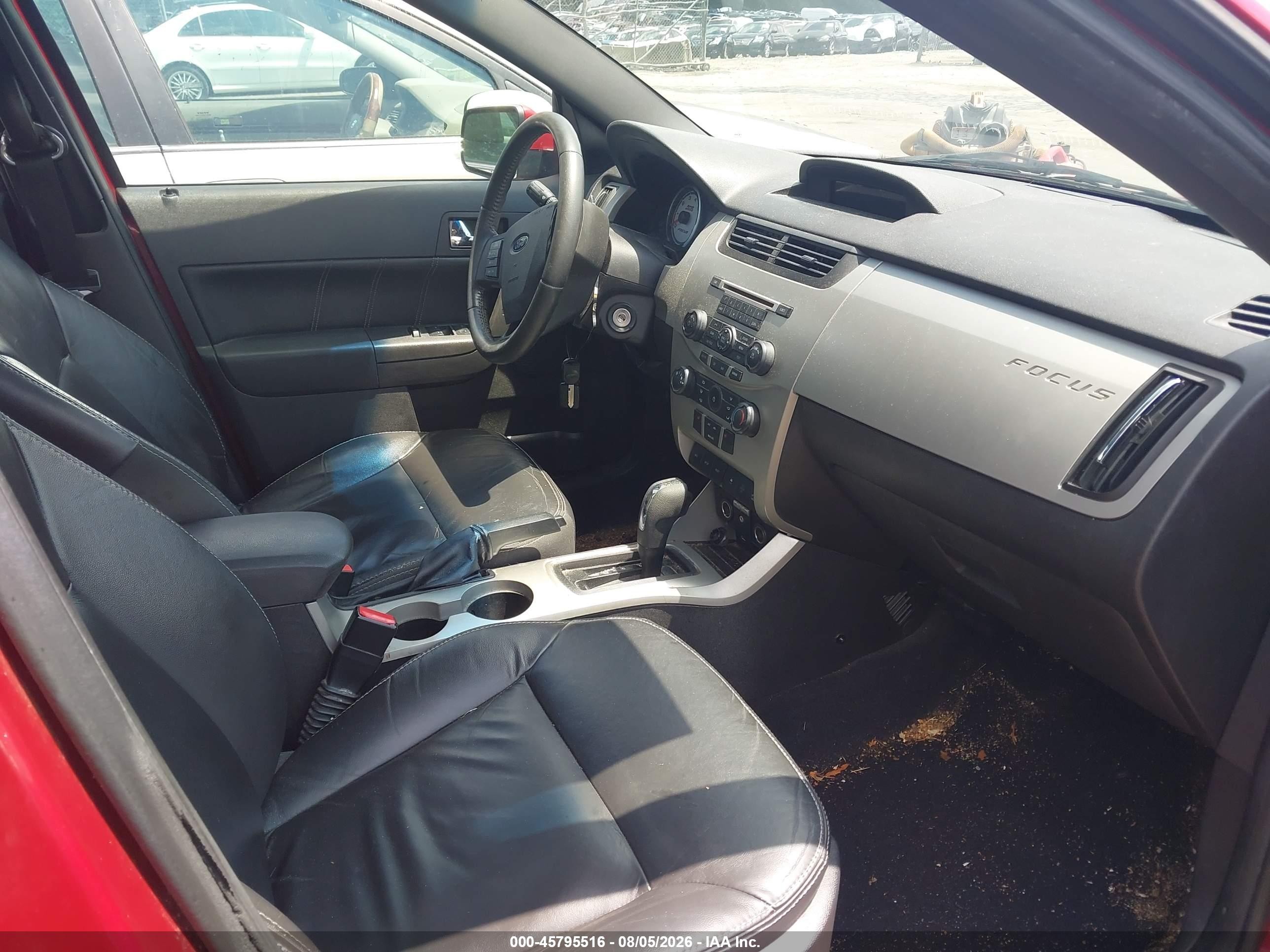 2011 Ford Focus Ses Red vin: 1FAHP3GNXBW114062
