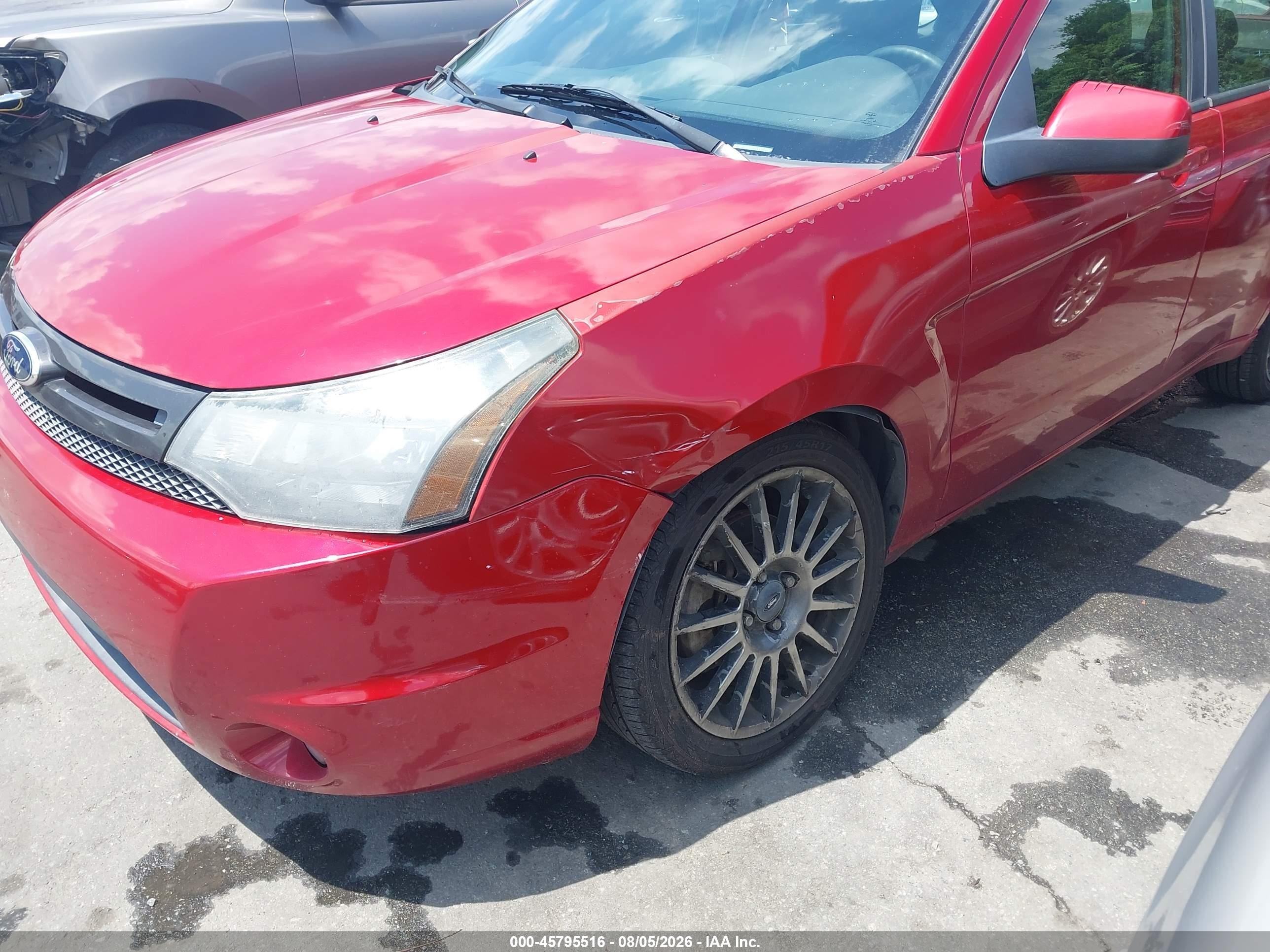 2011 Ford Focus Ses Red vin: 1FAHP3GNXBW114062
