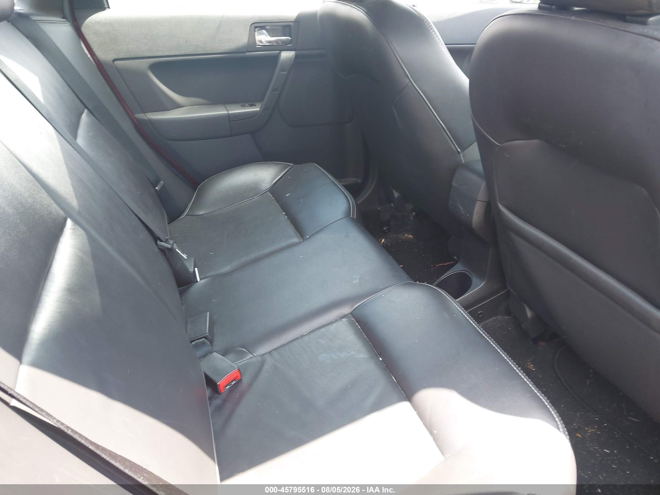 2011 Ford Focus Ses Red vin: 1FAHP3GNXBW114062