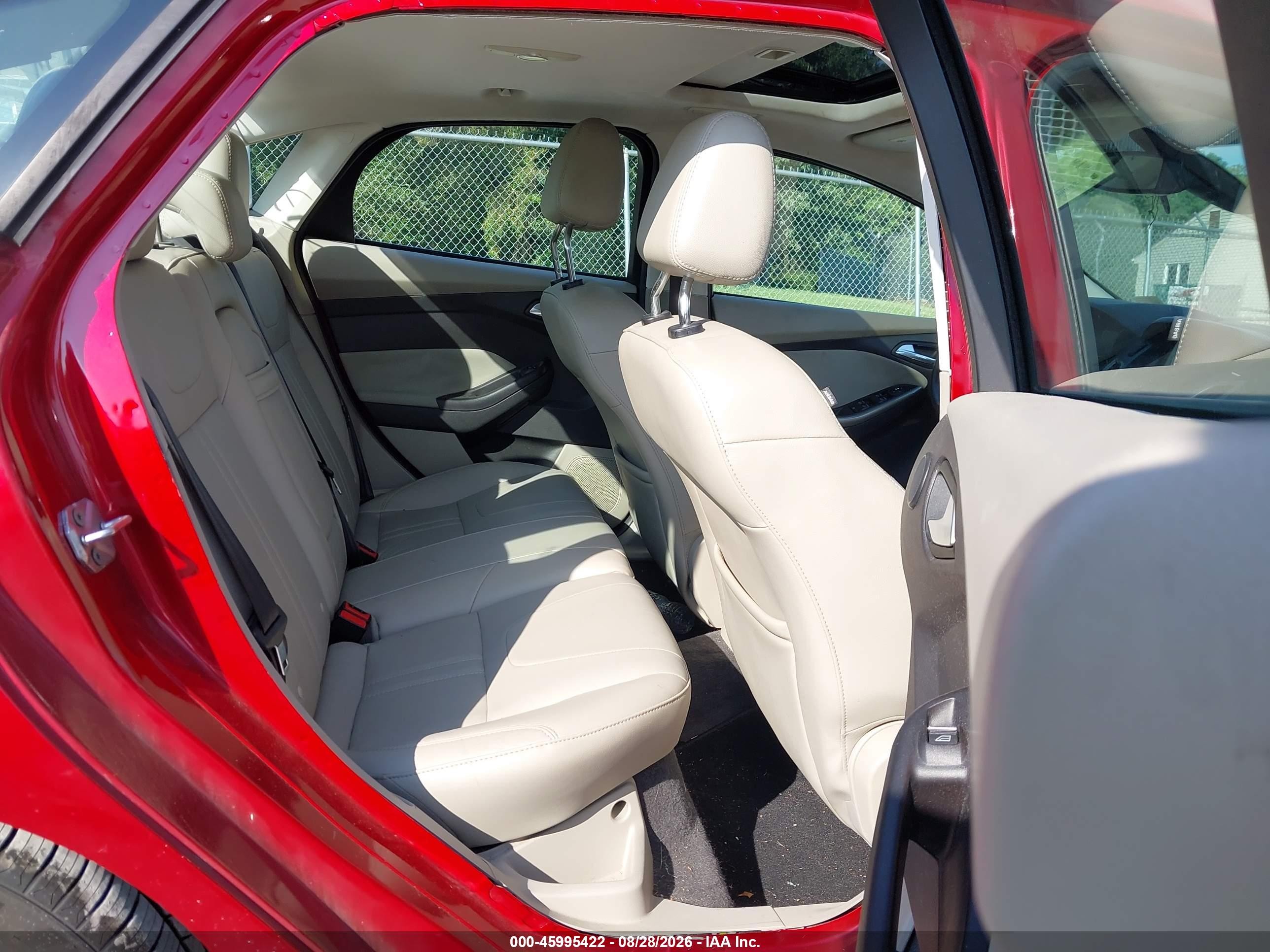 2012 Ford Focus Sel Red vin: 1FAHP3H22CL298758