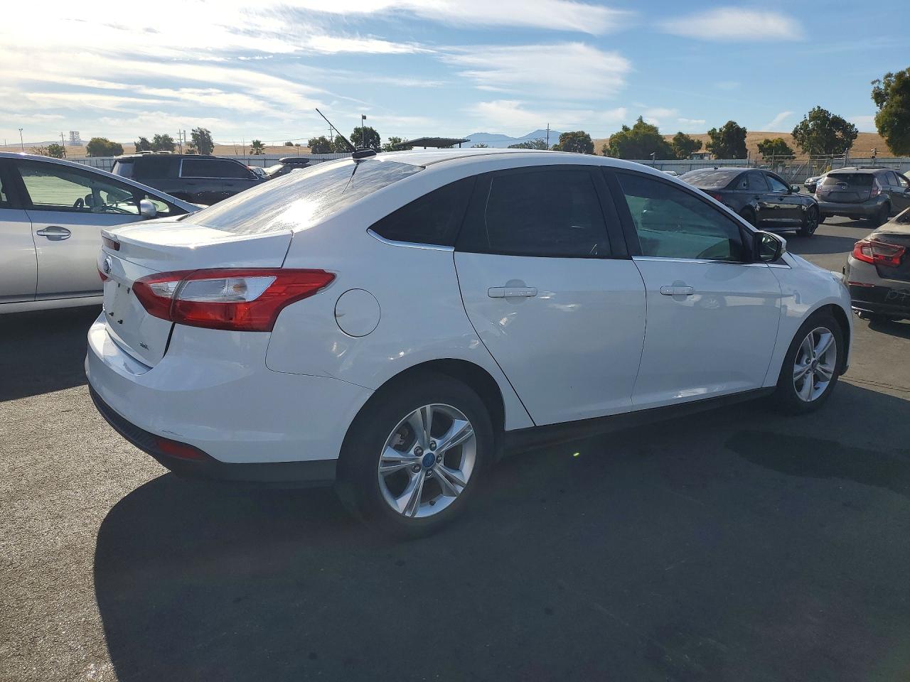 2012 Ford Focus Sel White vin: 1FAHP3H22CL393305