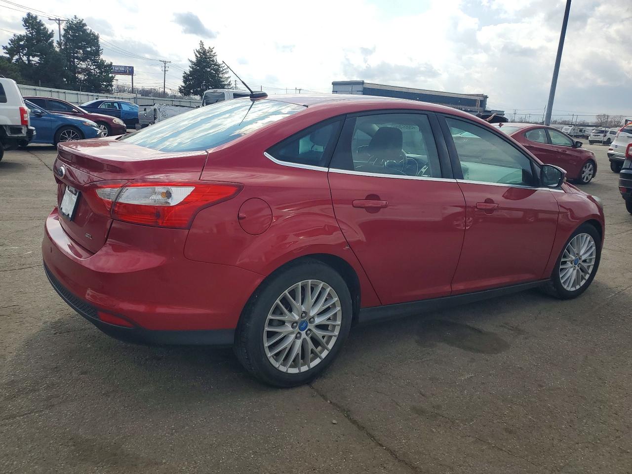 2012 Ford Focus Sel Red vin: 1FAHP3H24CL256527
