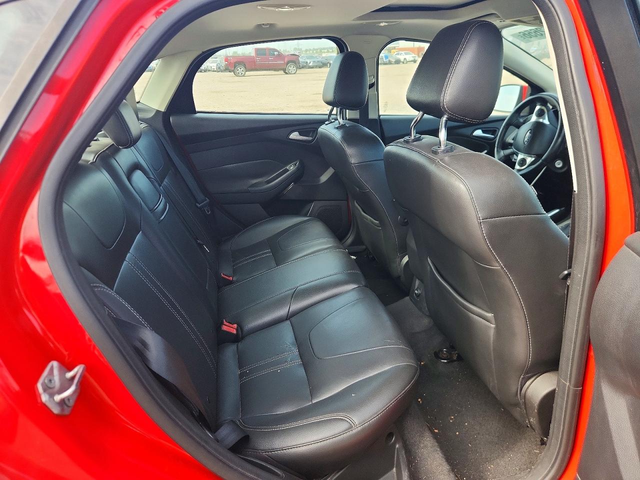 2012 Ford Focus Sel Red vin: 1FAHP3H25CL200659