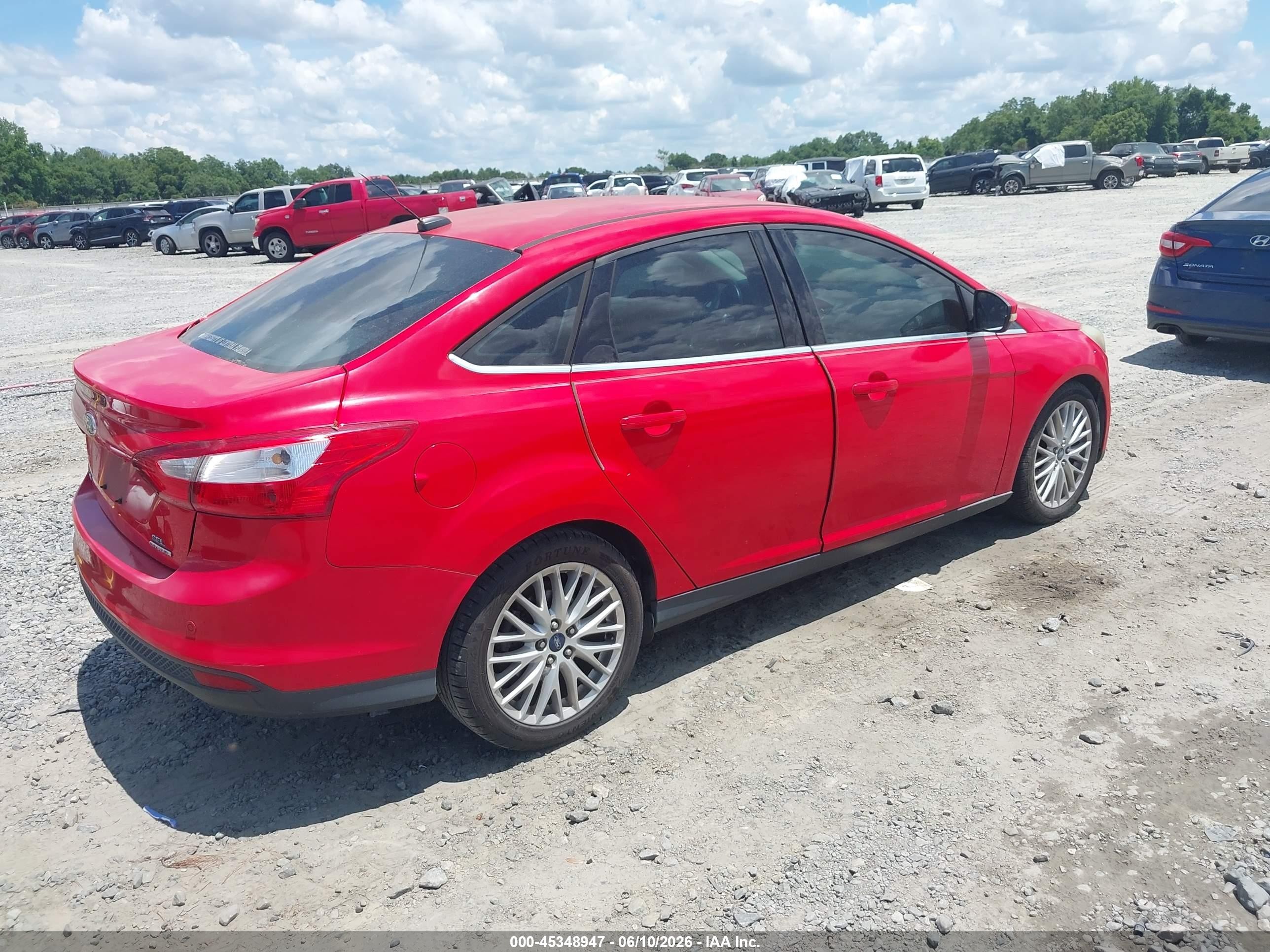 2012 Ford Focus Sel Red vin: 1FAHP3H29CL444525