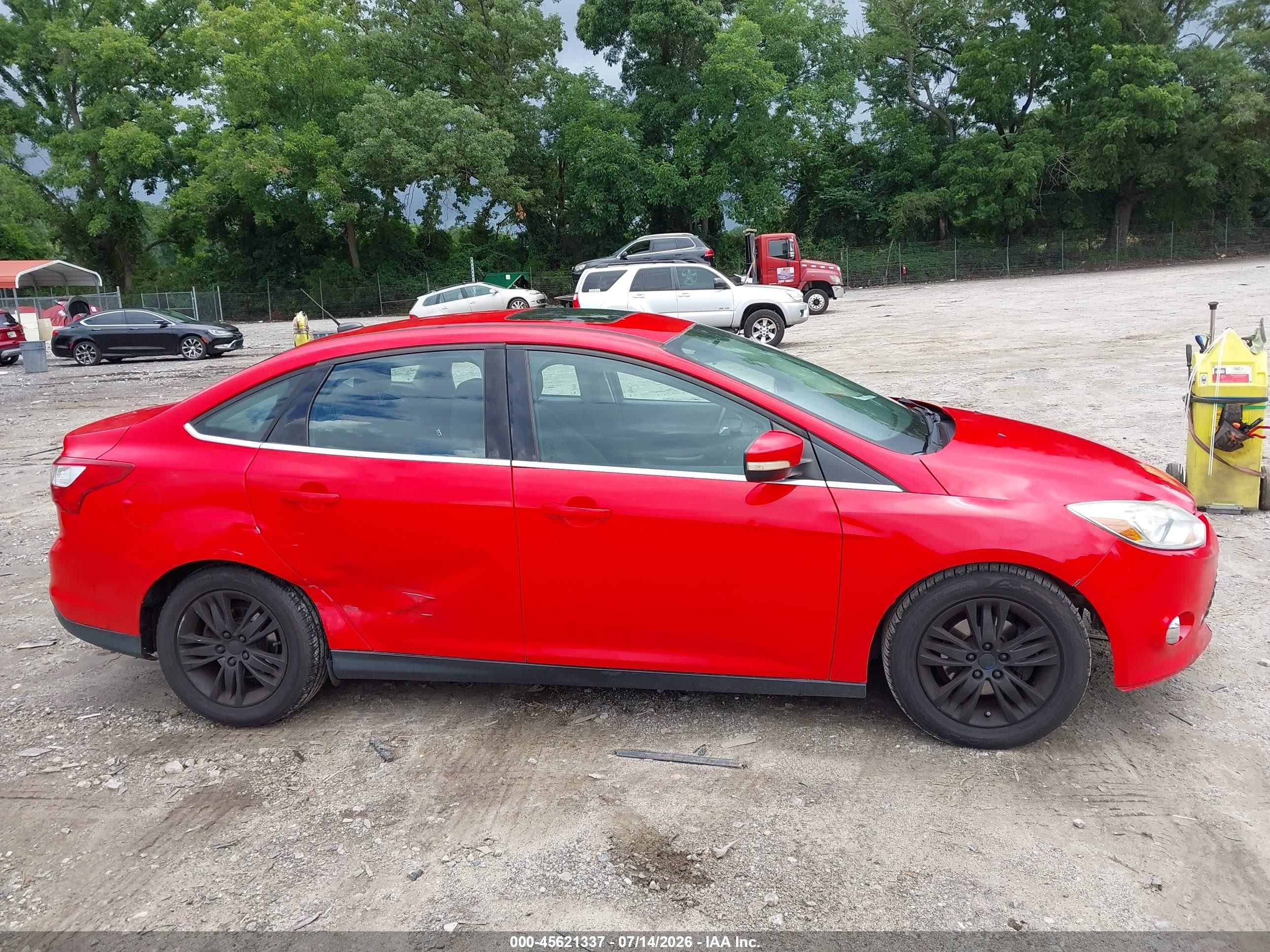 2012 Ford Focus Sel Red vin: 1FAHP3H2XCL393178