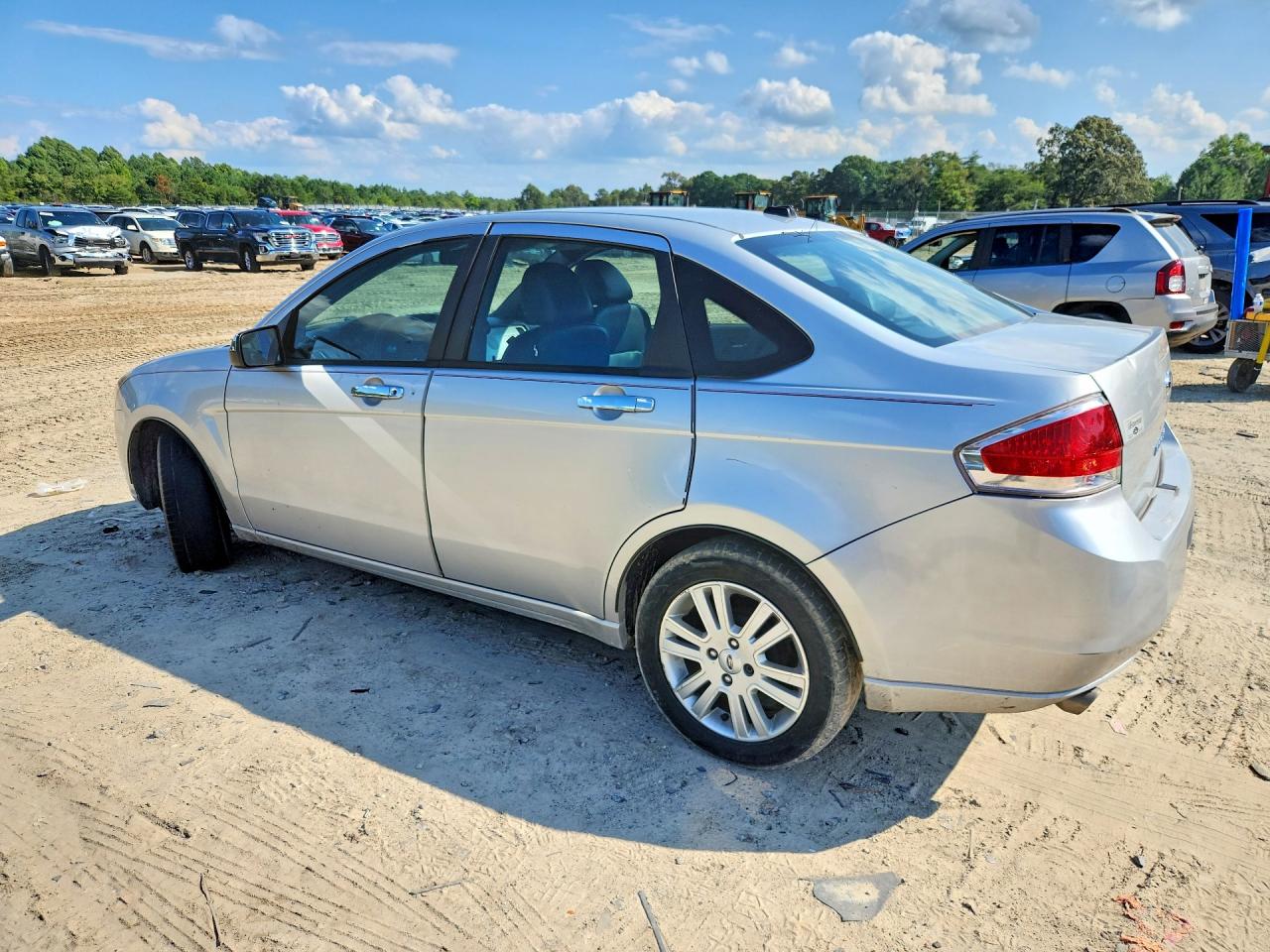 2011 Ford Focus Sel Серебряный vin: 1FAHP3HN0BW135324