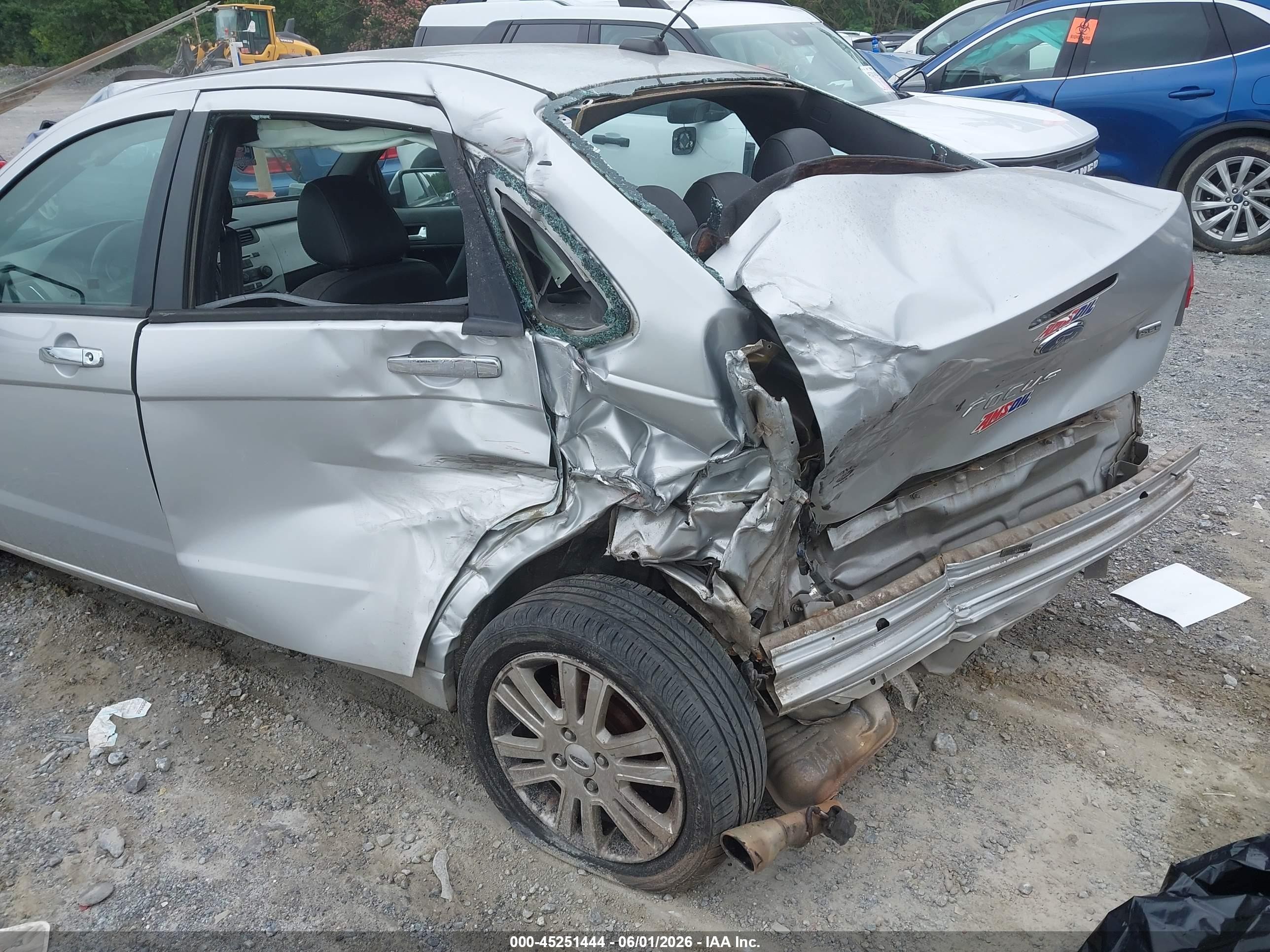 2011 Ford Focus Sel Silver vin: 1FAHP3HN0BW158876