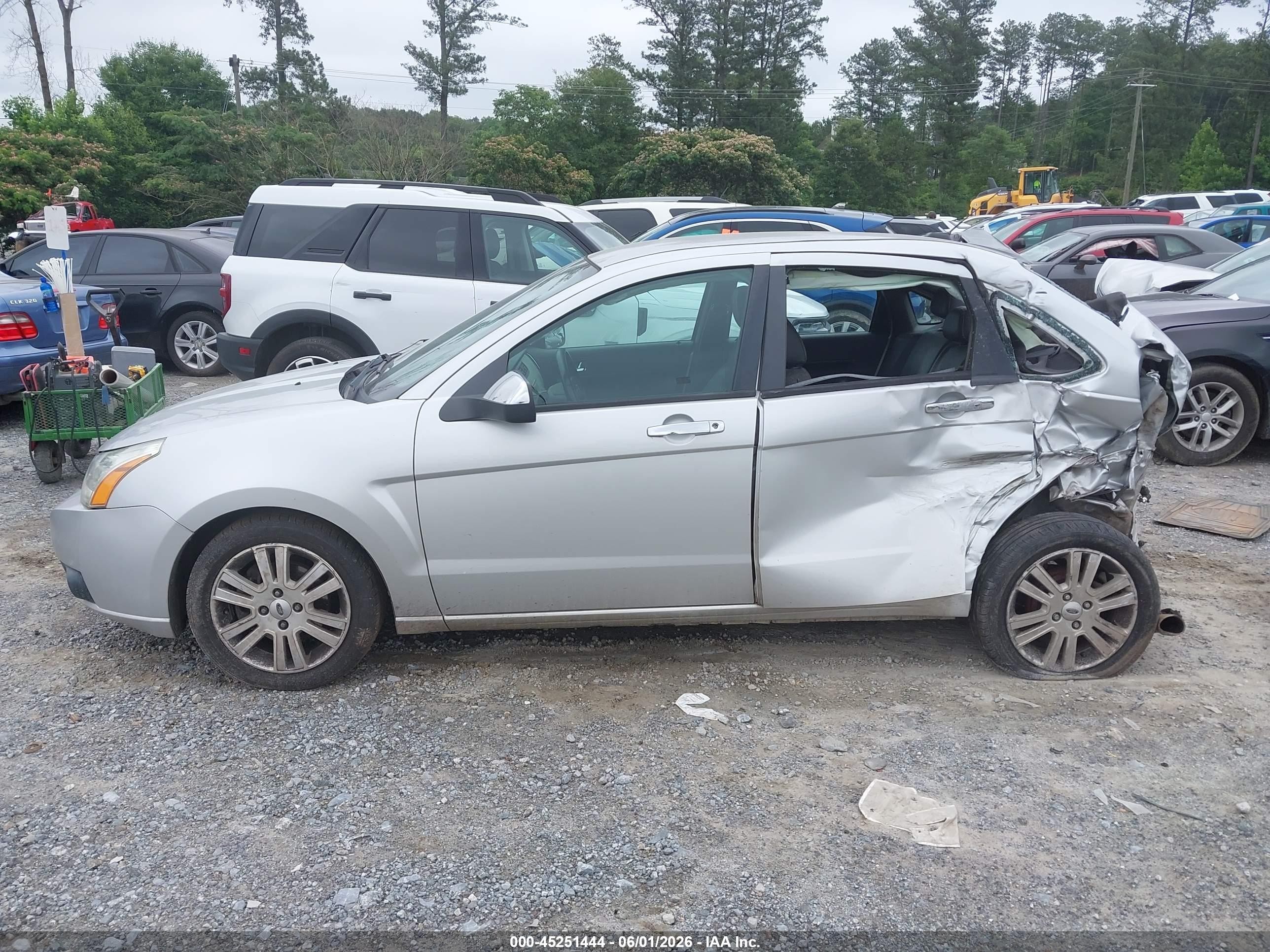 2011 Ford Focus Sel Silver vin: 1FAHP3HN0BW158876