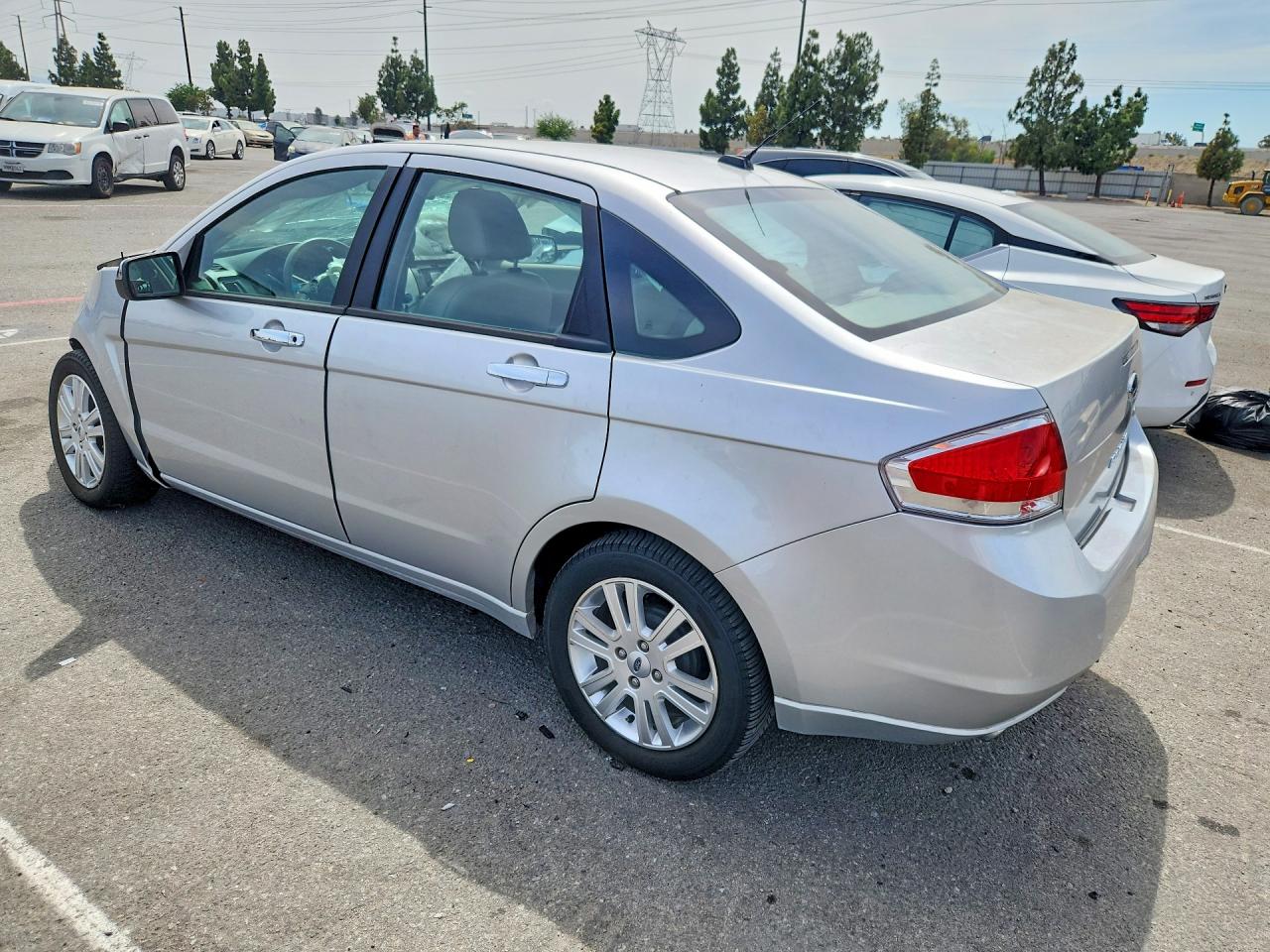 2010 Ford Focus Sel Серебряный vin: 1FAHP3HN1AW292262
