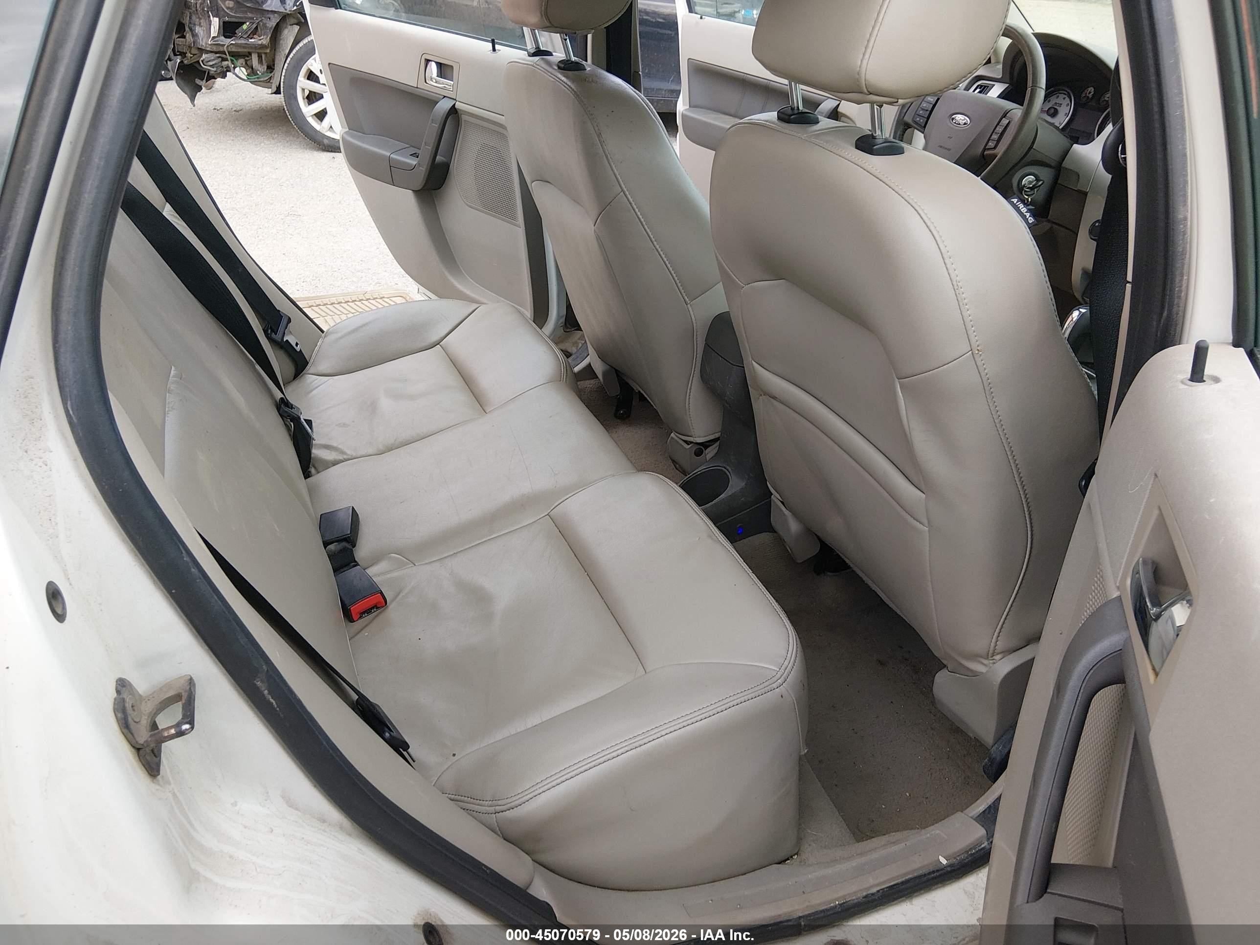 2010 Ford Focus Sel Cream vin: 1FAHP3HN6AW199446