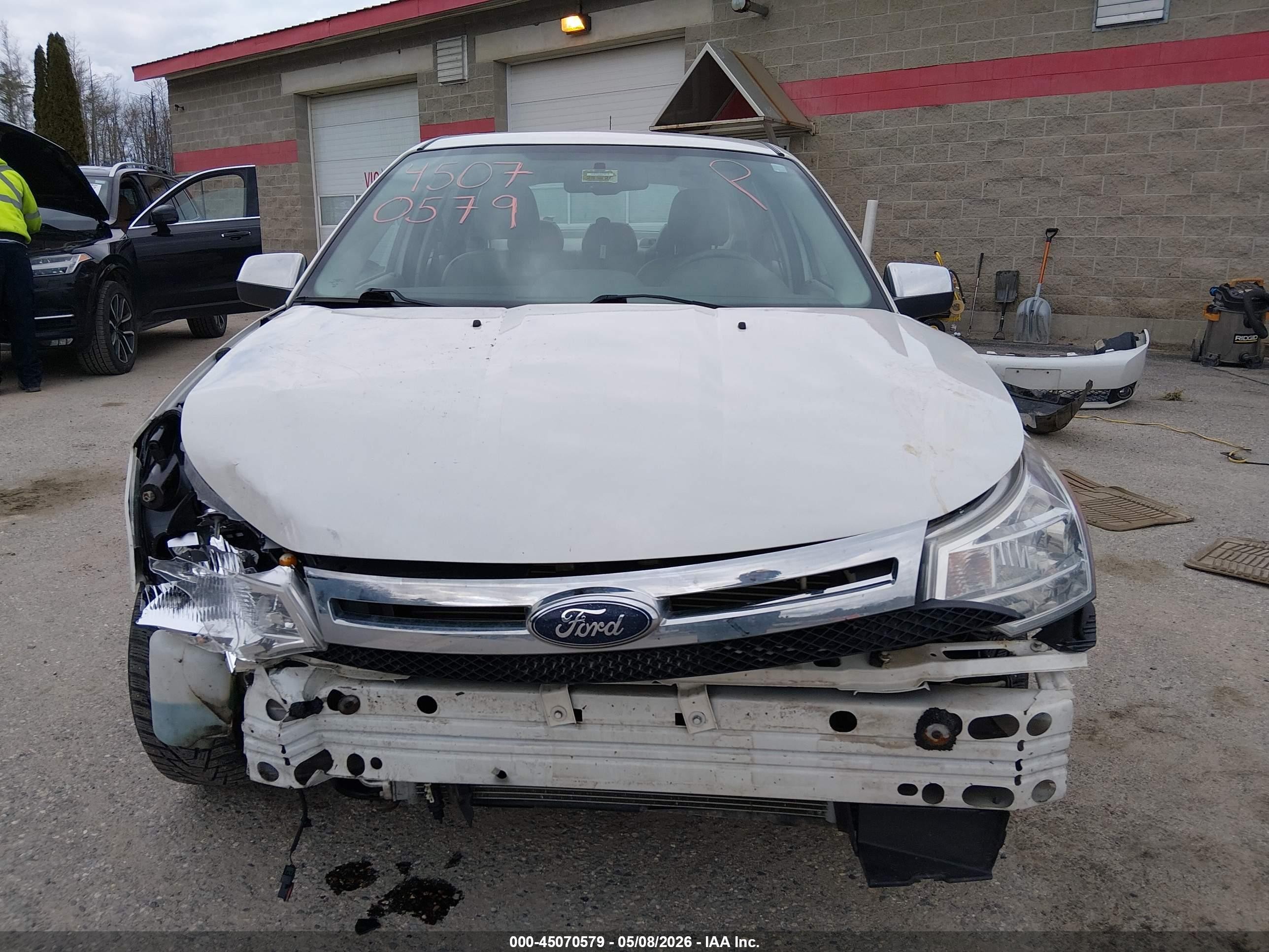 2010 Ford Focus Sel Cream vin: 1FAHP3HN6AW199446