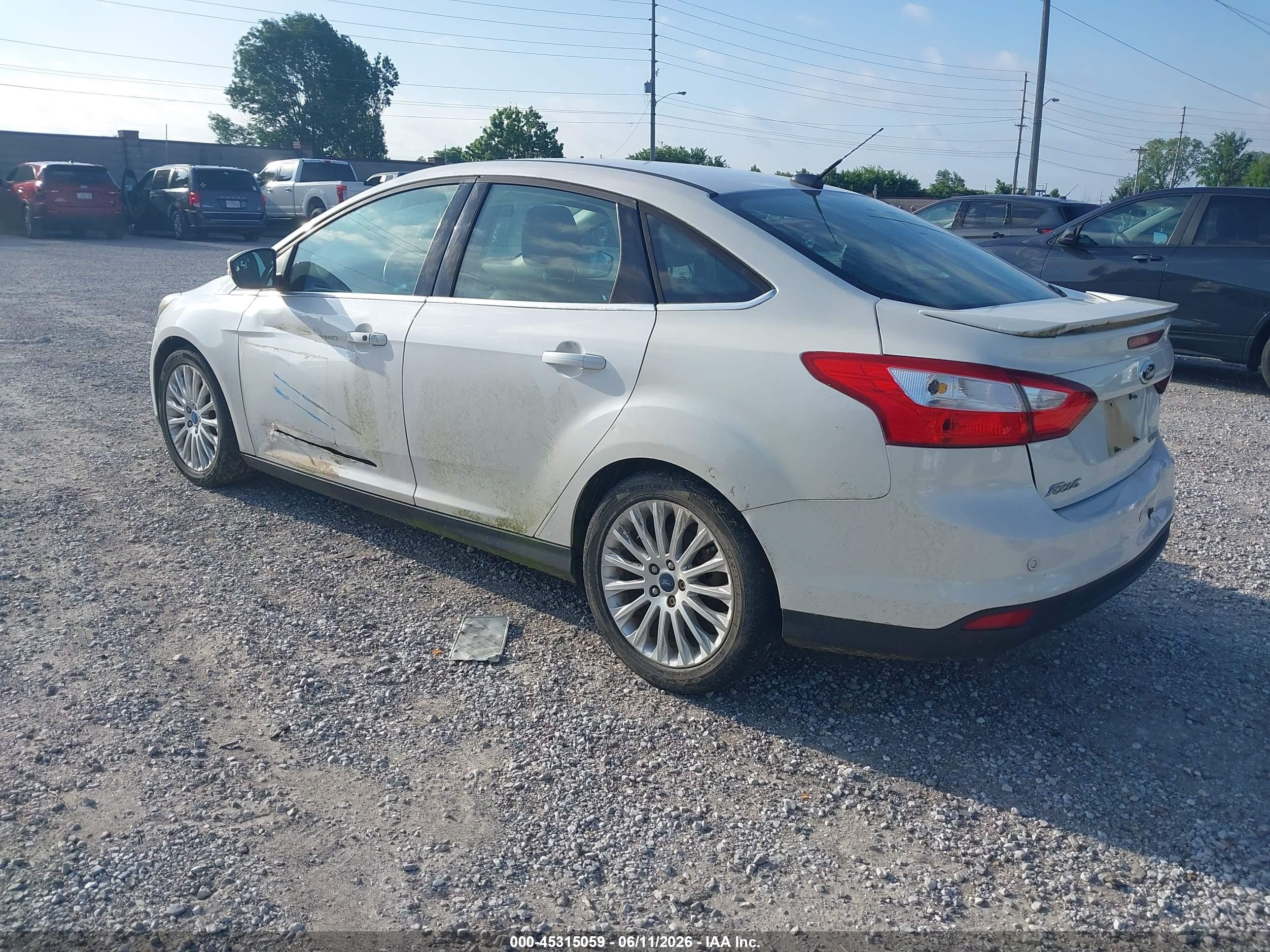 2012 Ford Focus Titanium White vin: 1FAHP3J20CL104917