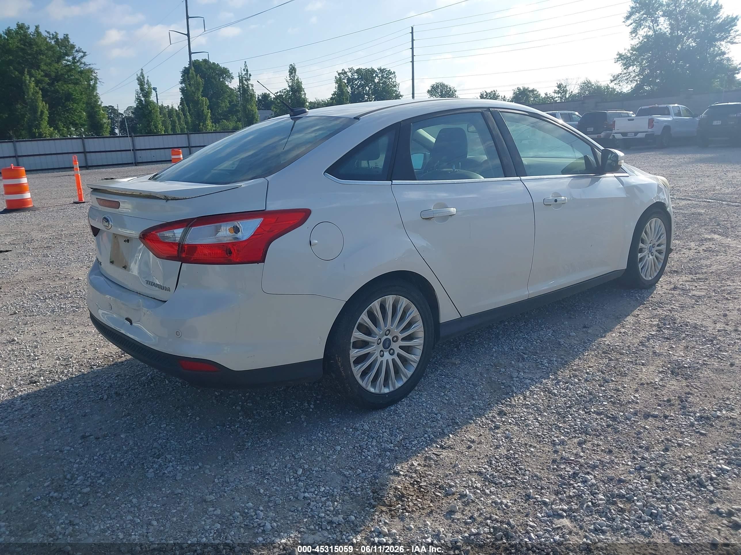 2012 Ford Focus Titanium White vin: 1FAHP3J20CL104917