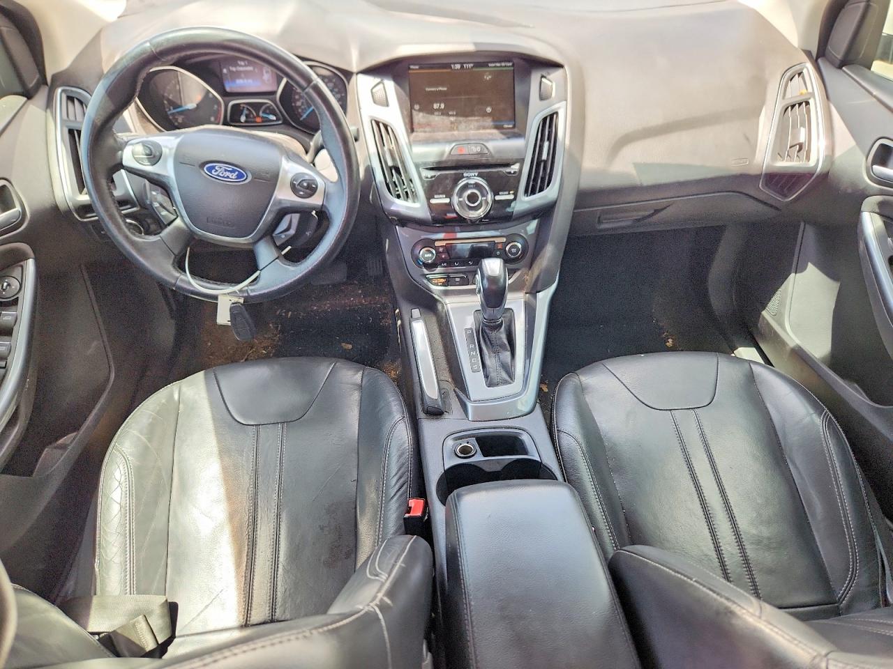 2012 Ford Focus Titanium White vin: 1FAHP3J20CL231912
