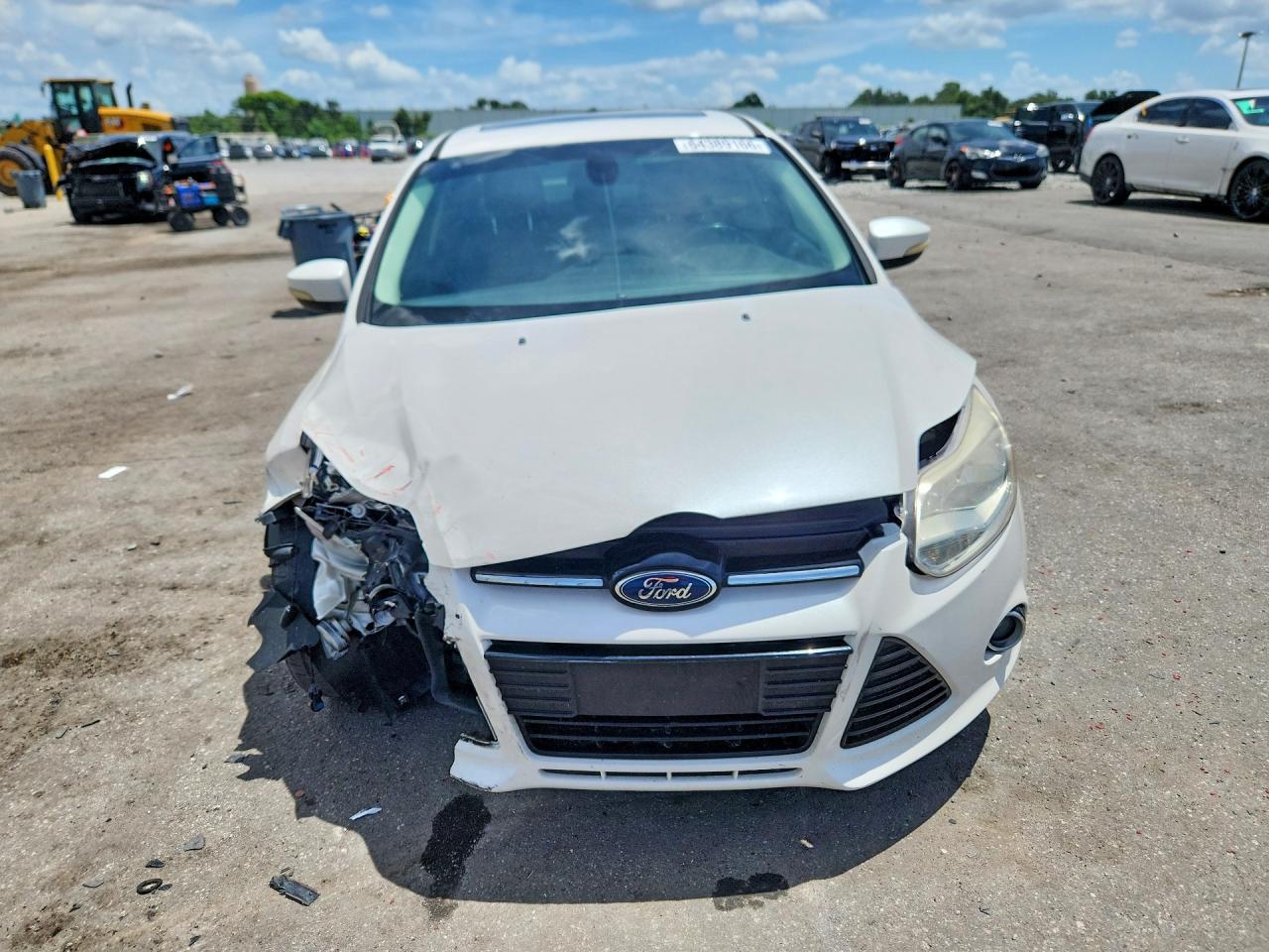 2012 Ford Focus Titanium White vin: 1FAHP3J20CL231912
