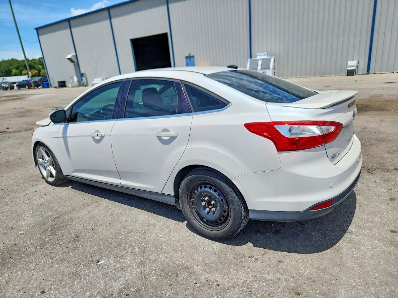 2012 Ford Focus Titanium White vin: 1FAHP3J20CL231912