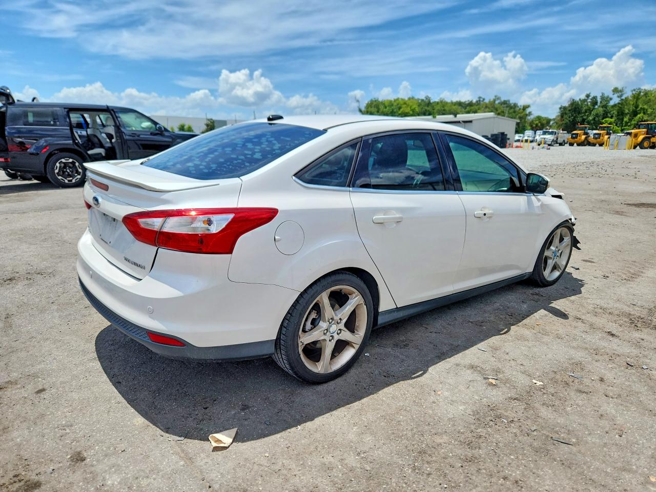 2012 Ford Focus Titanium White vin: 1FAHP3J20CL231912