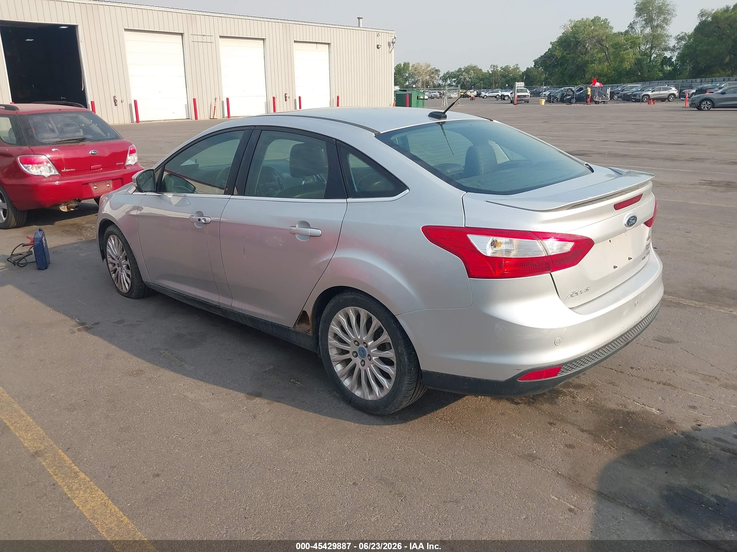 2012 Ford Focus Titanium Silver vin: 1FAHP3J21CL133049