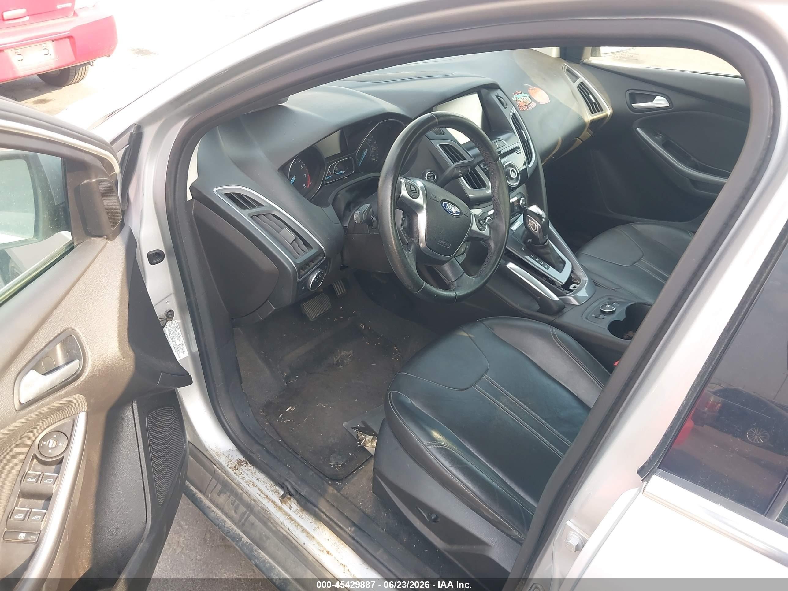 2012 Ford Focus Titanium Silver vin: 1FAHP3J21CL133049