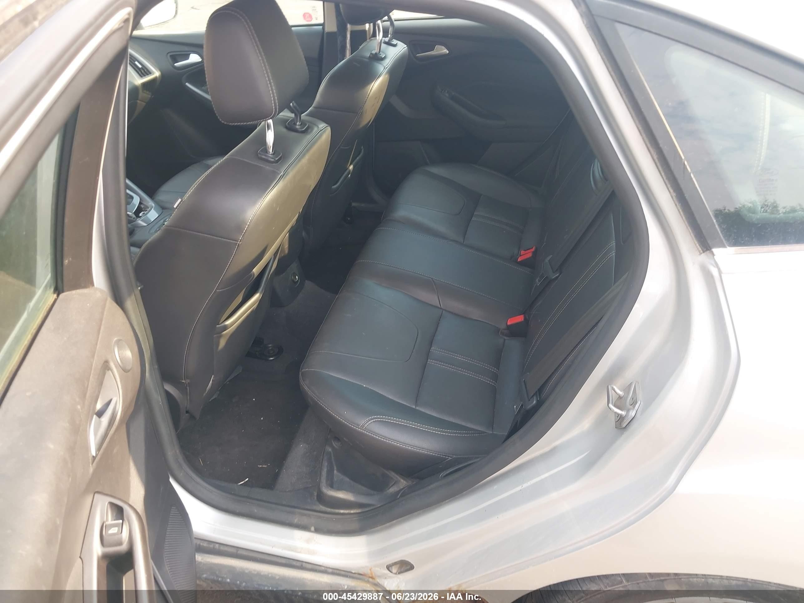 2012 Ford Focus Titanium Silver vin: 1FAHP3J21CL133049
