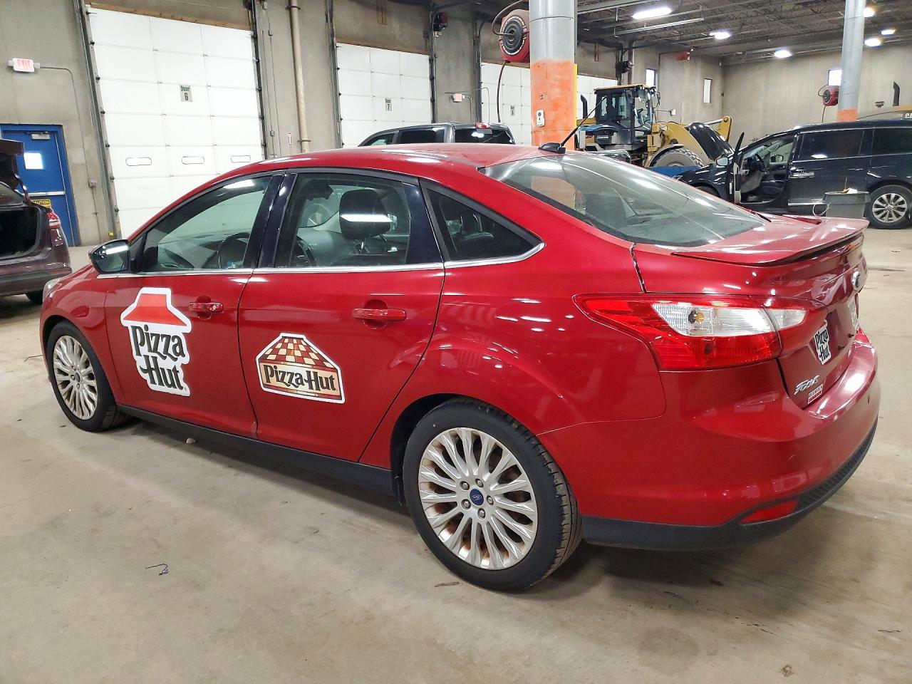 2012 Ford Focus Titanium Красный vin: 1FAHP3J21CL145430