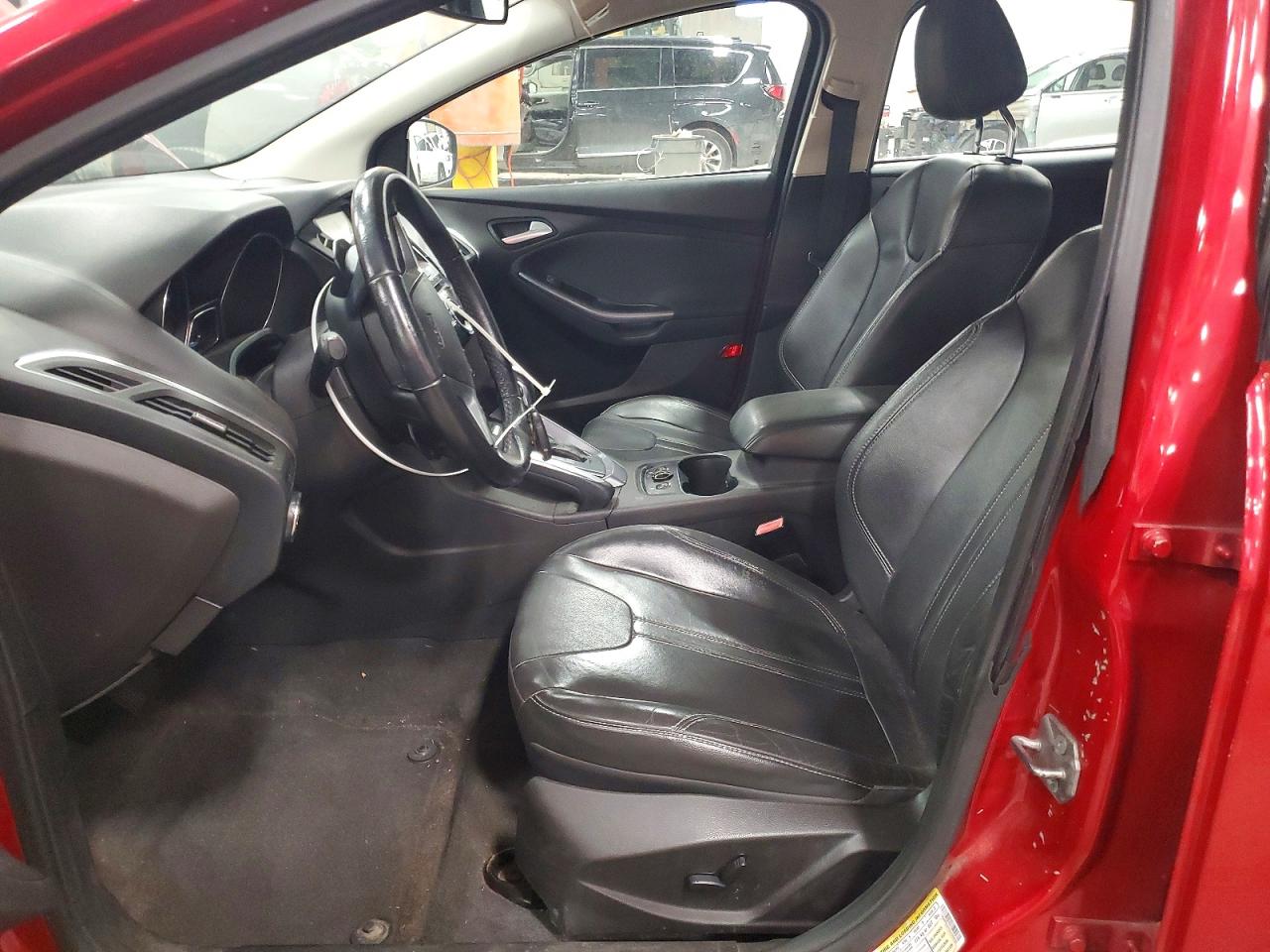 2012 Ford Focus Titanium Красный vin: 1FAHP3J21CL145430