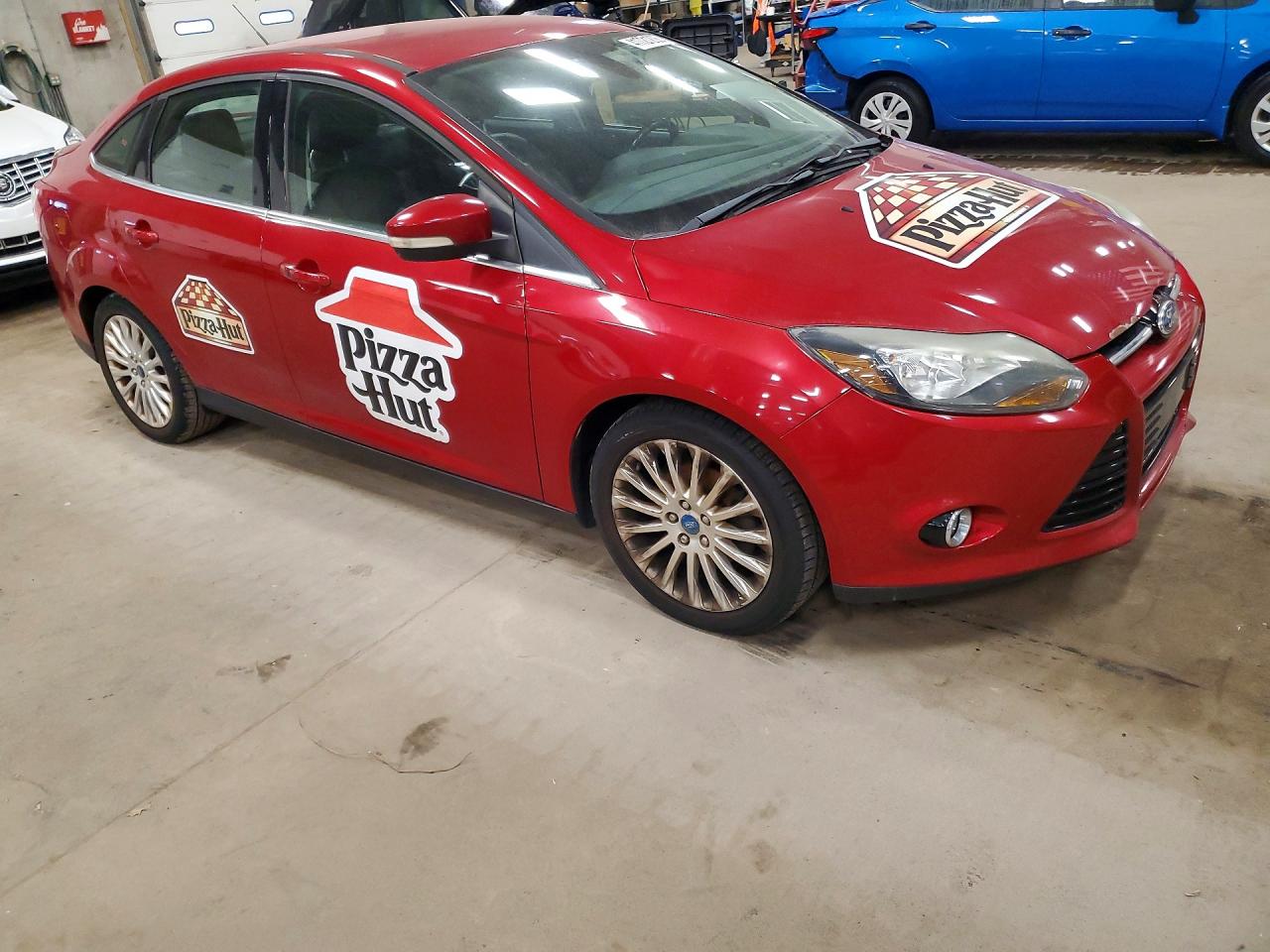 2012 Ford Focus Titanium Красный vin: 1FAHP3J21CL145430