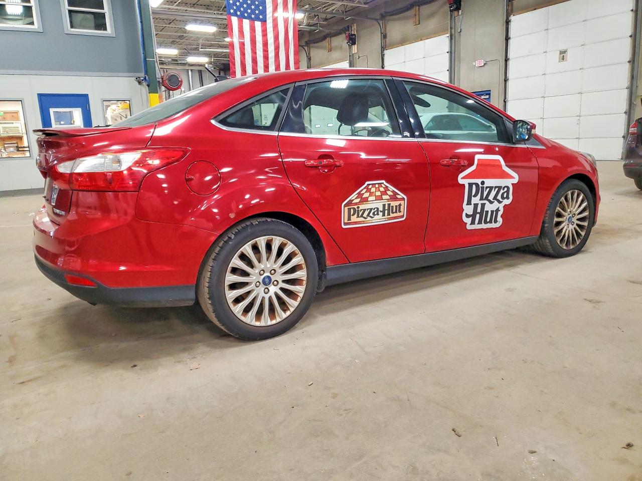 2012 Ford Focus Titanium Красный vin: 1FAHP3J21CL145430