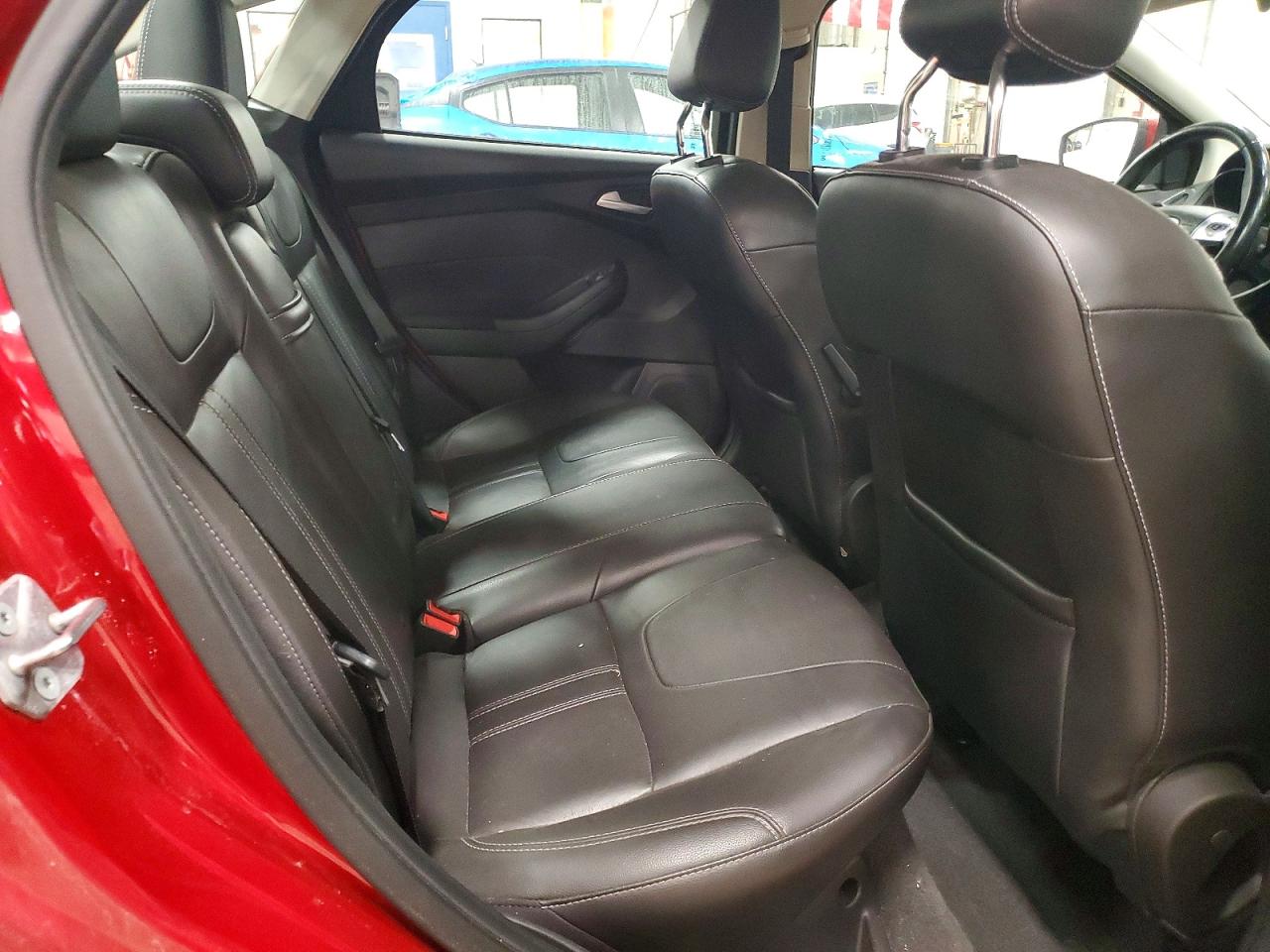 2012 Ford Focus Titanium Красный vin: 1FAHP3J21CL145430