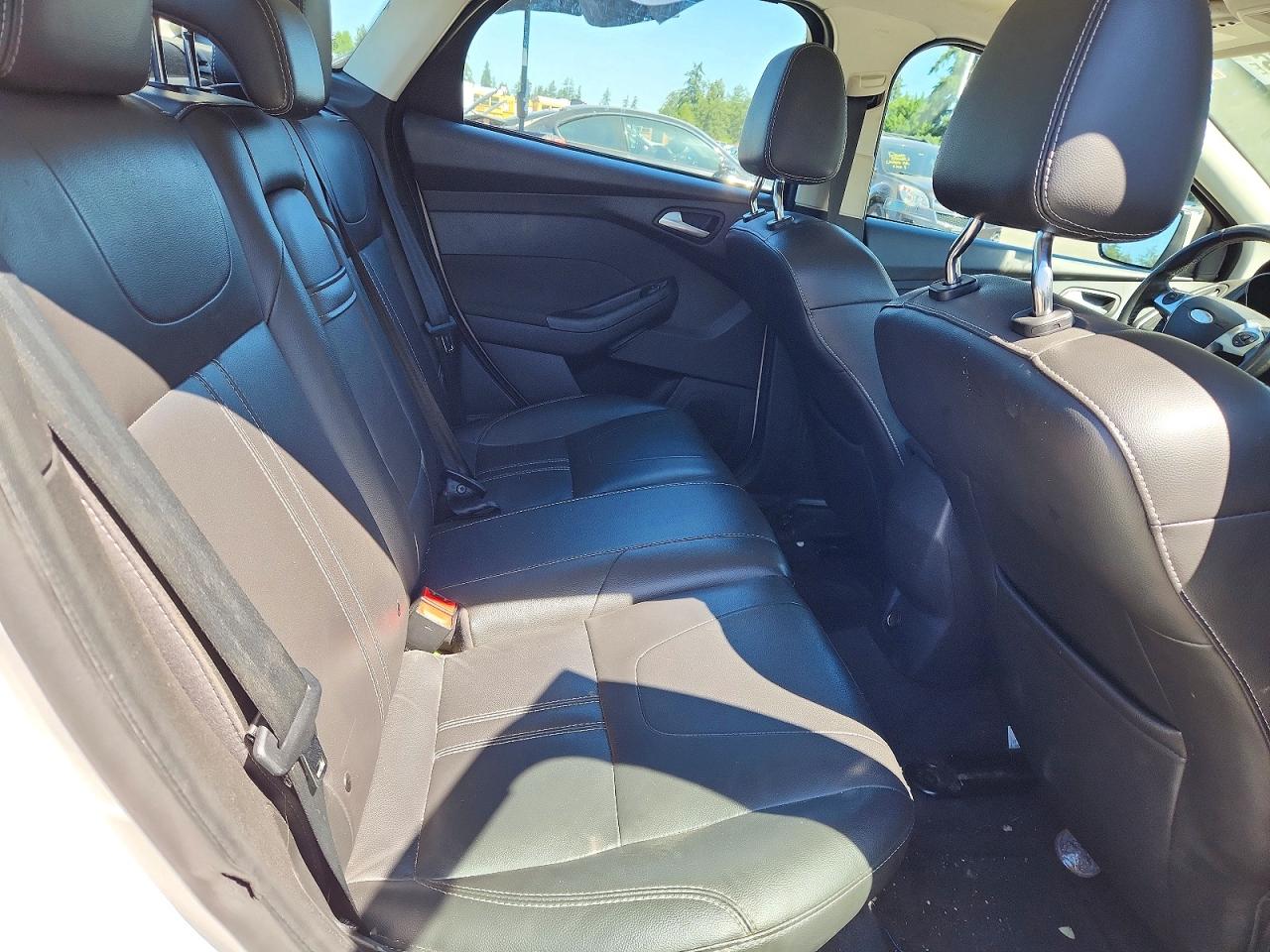 2012 Ford Focus Titanium White vin: 1FAHP3J21CL213595