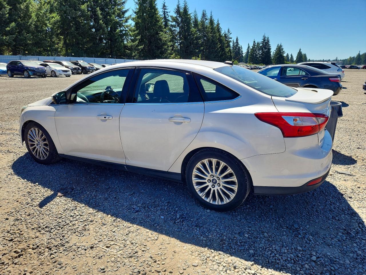 2012 Ford Focus Titanium White vin: 1FAHP3J21CL213595