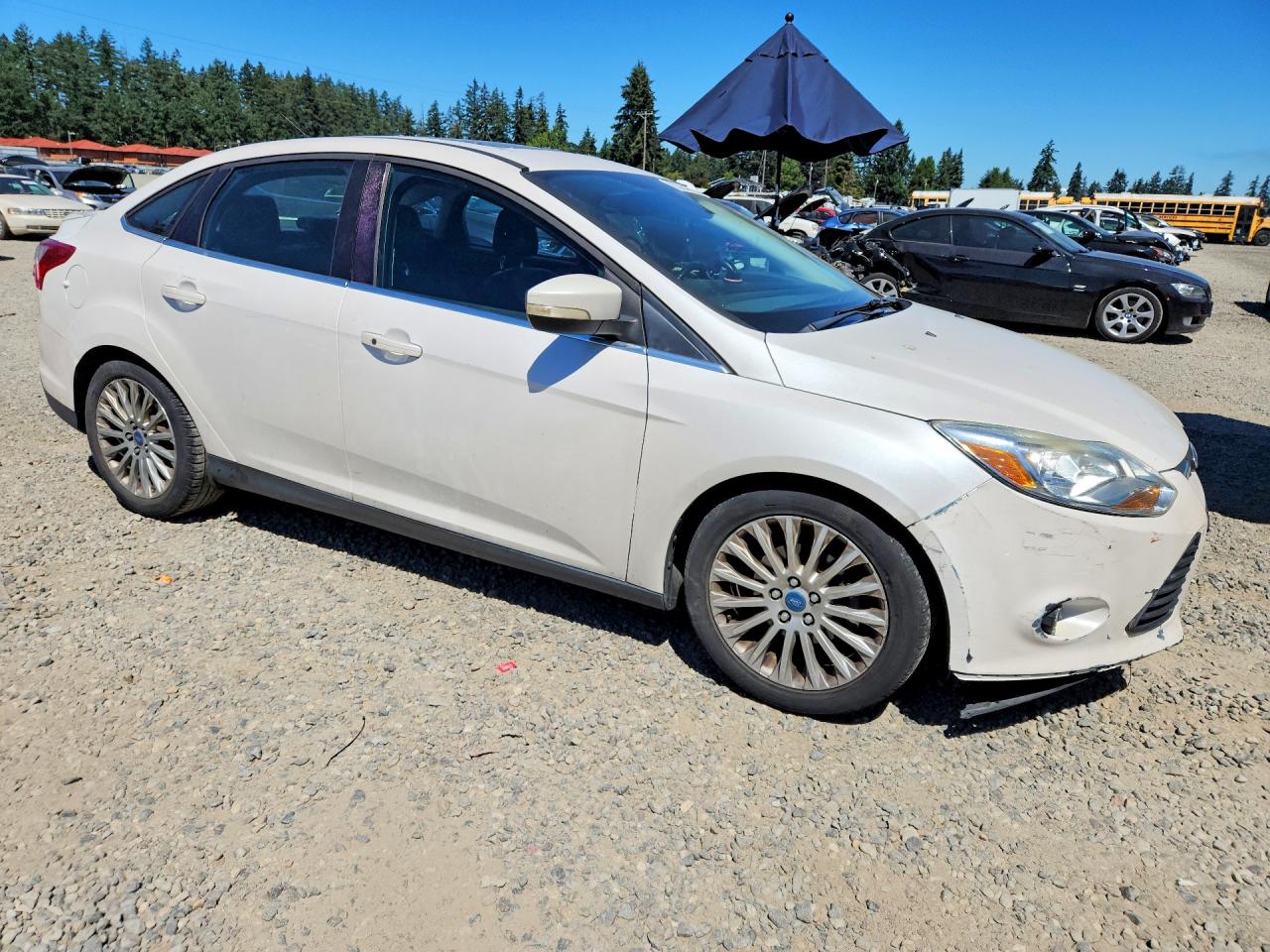 2012 Ford Focus Titanium White vin: 1FAHP3J21CL213595