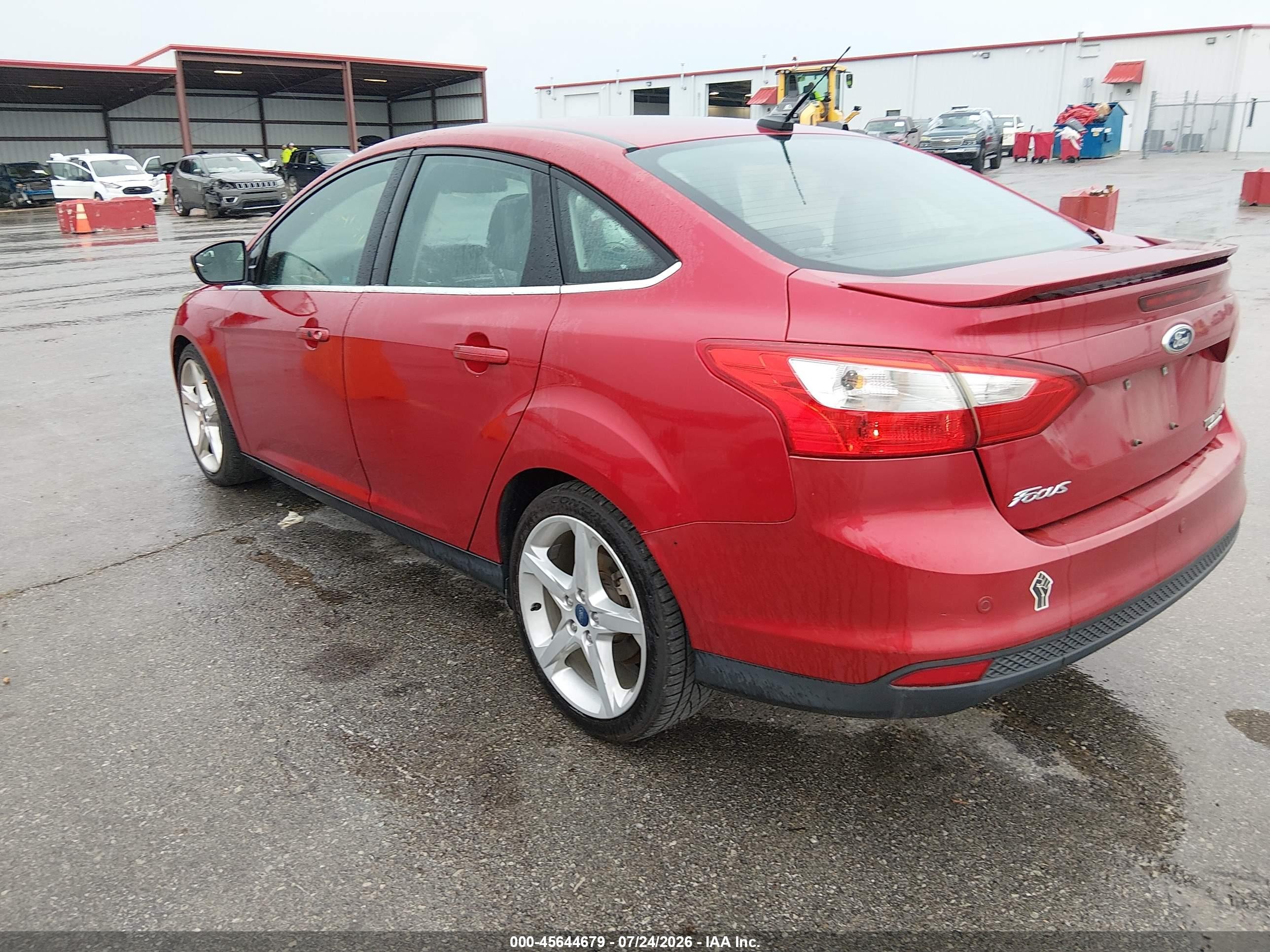2012 Ford Focus Titanium Красный vin: 1FAHP3J21CL467145
