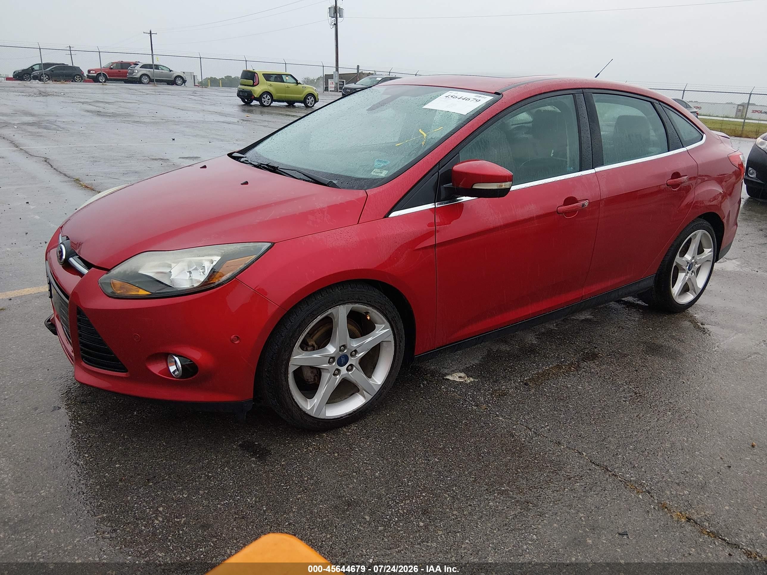 2012 Ford Focus Titanium Красный vin: 1FAHP3J21CL467145