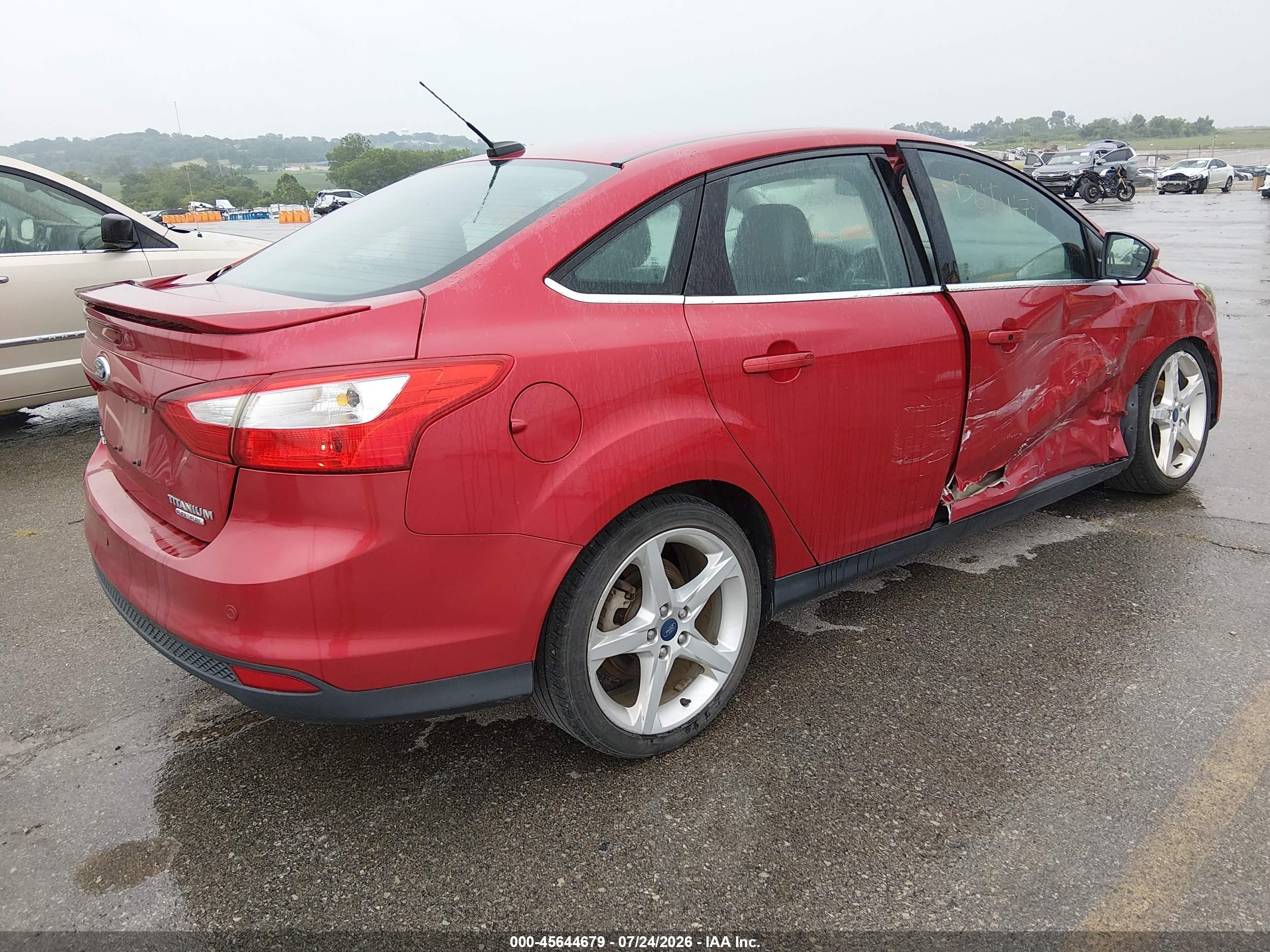 2012 Ford Focus Titanium Красный vin: 1FAHP3J21CL467145