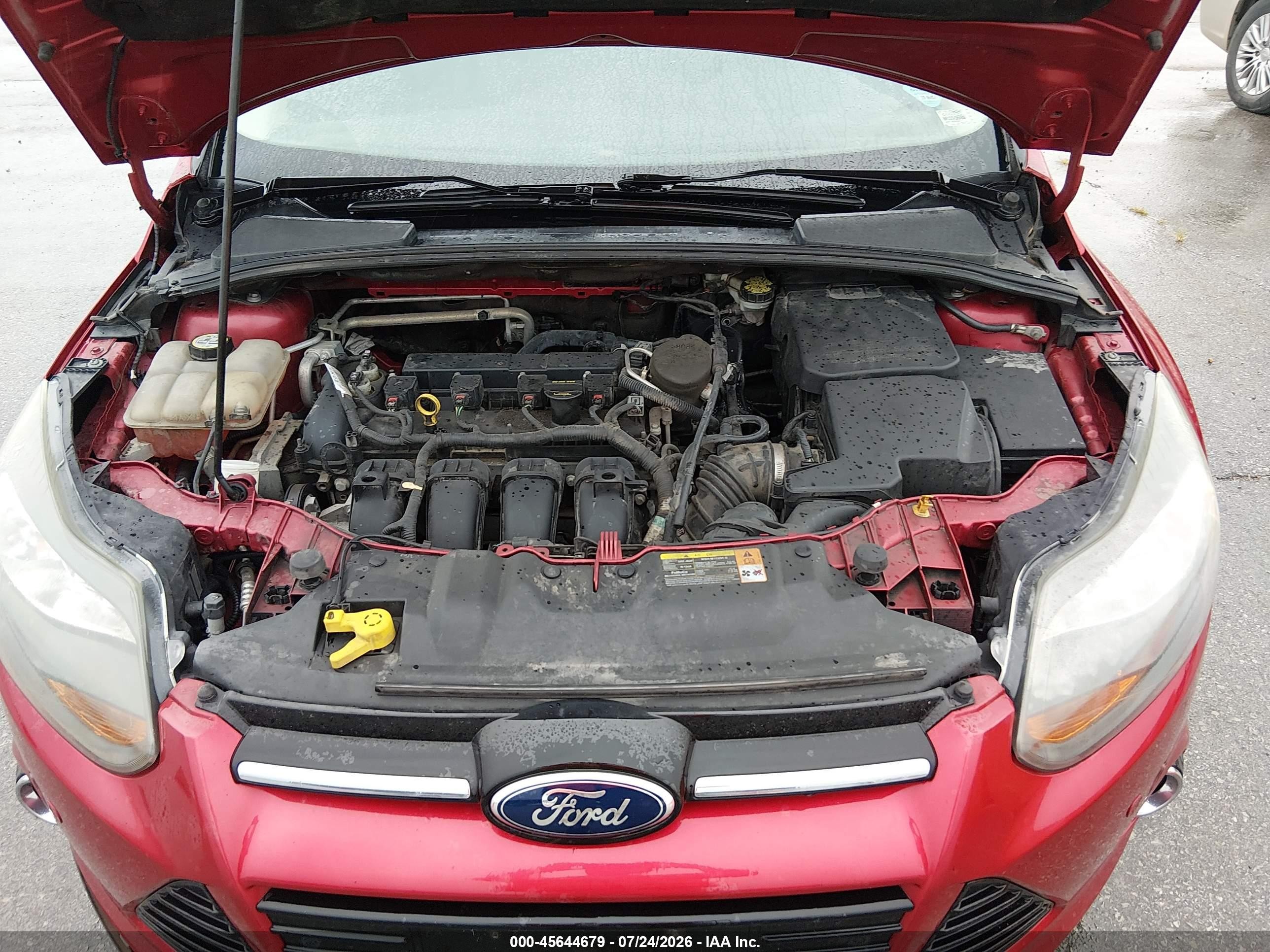2012 Ford Focus Titanium Красный vin: 1FAHP3J21CL467145