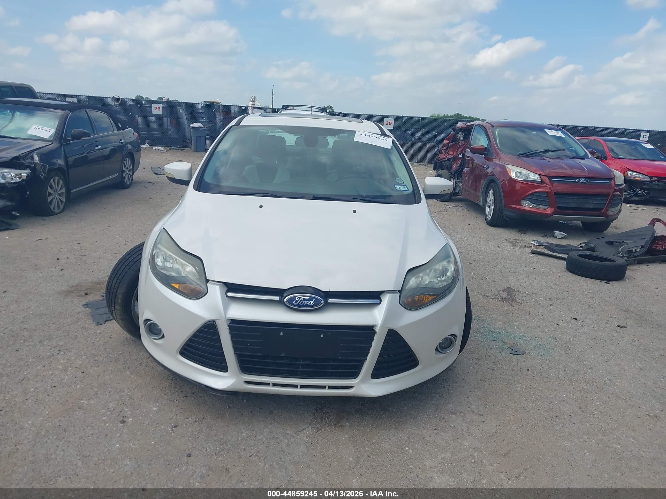 2012 Ford Focus Titanium White vin: 1FAHP3J23CL139838